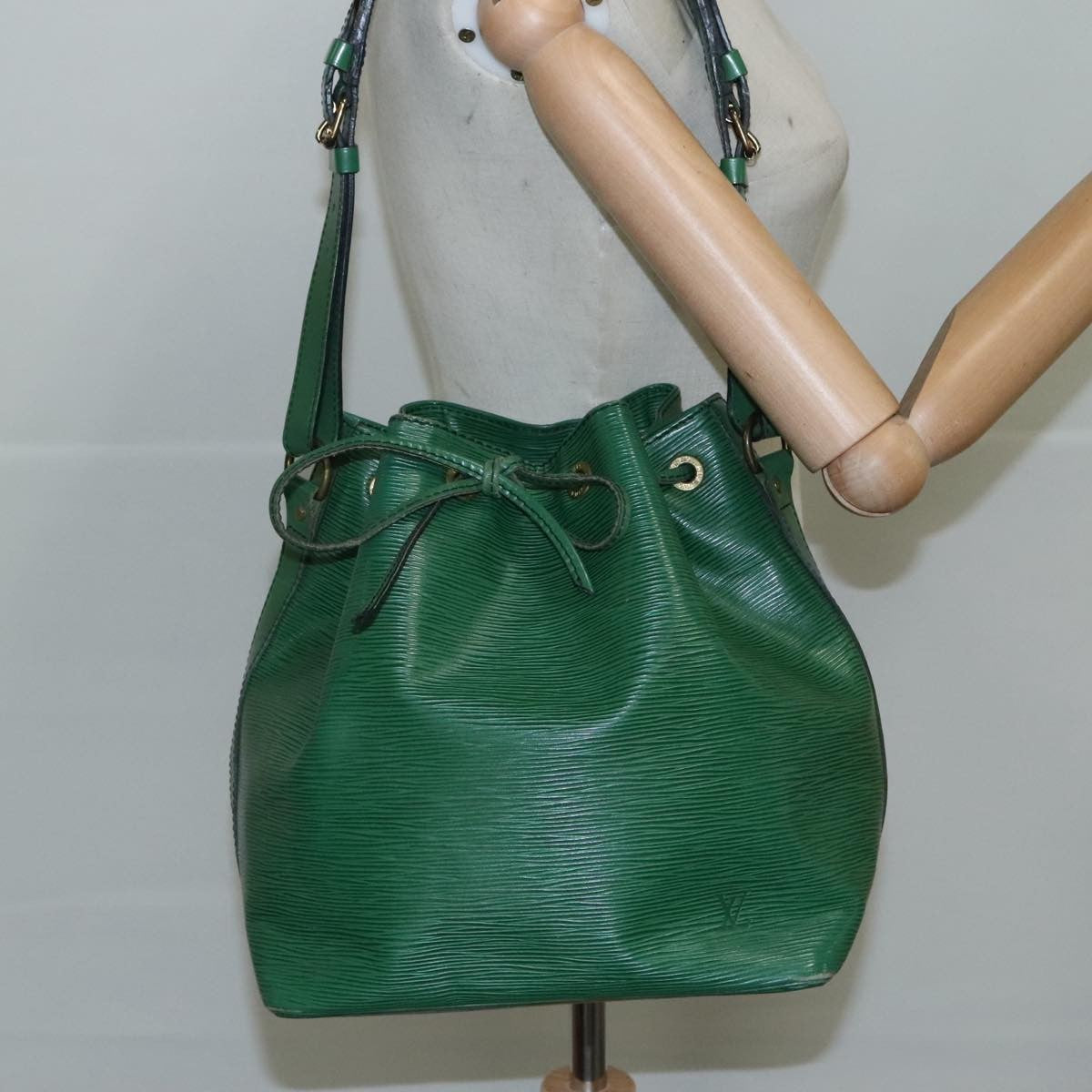 Louis Vuitton Petit Noe Handbag Epi Leather, GREEN, LEATHER, Shoulder bag