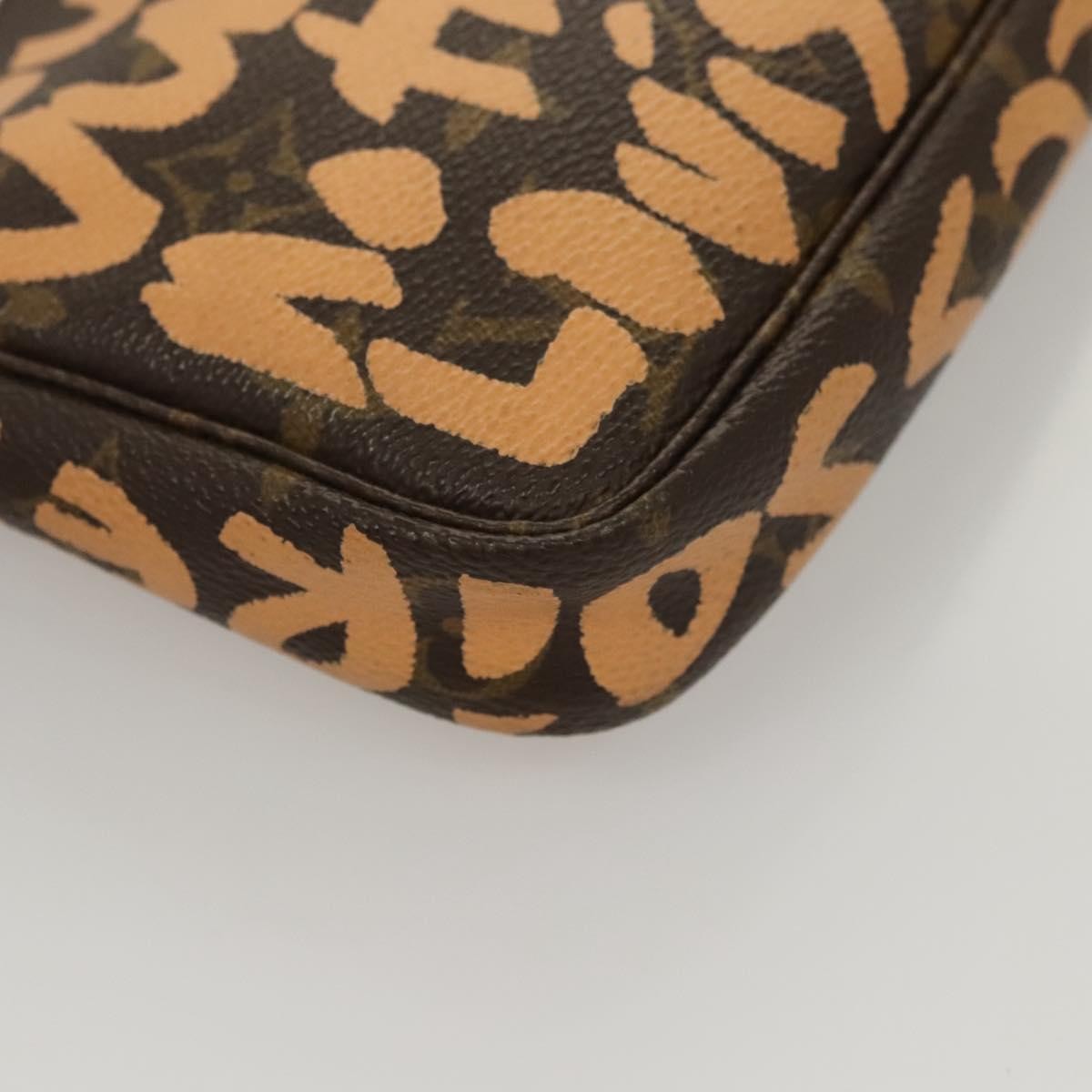 Louis Vuitton Pochette Accessoires Limited Edition Monogram Graffiti, ORANGE, CANVAS, Clutche & pouche