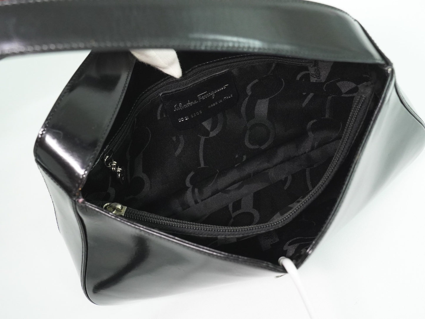 Salvatore Ferragamo Gancini Shoulder Bag Leather, BLACK, PATENT_LEATHER, Shoulder bag