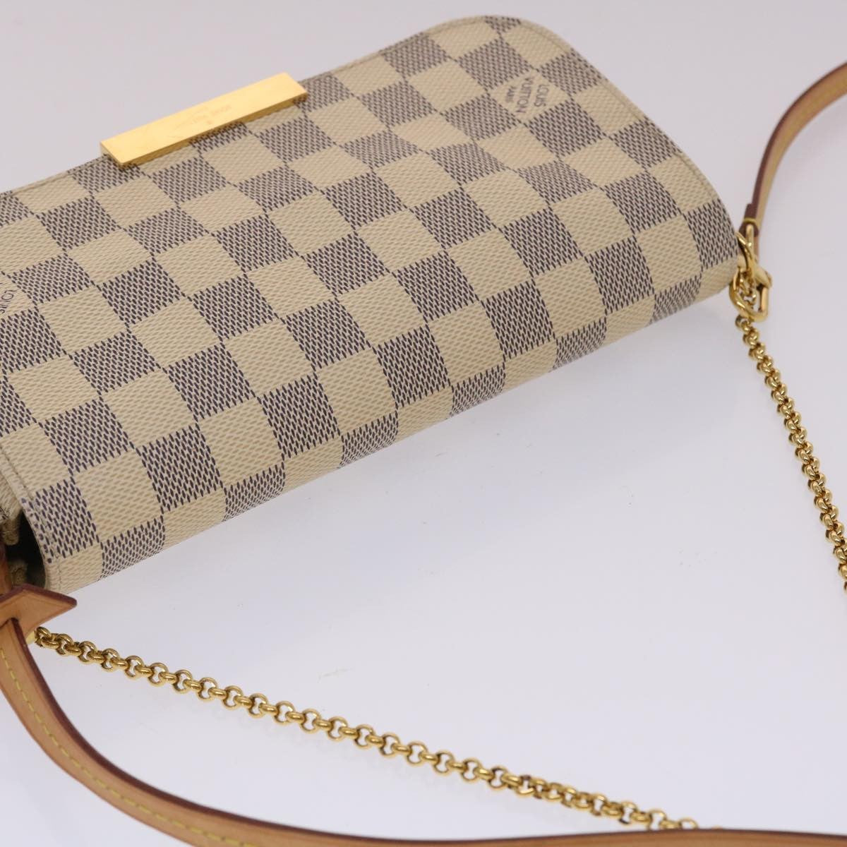 Louis Vuitton Favorite Handbag Damier, White, Canvas, Clutch