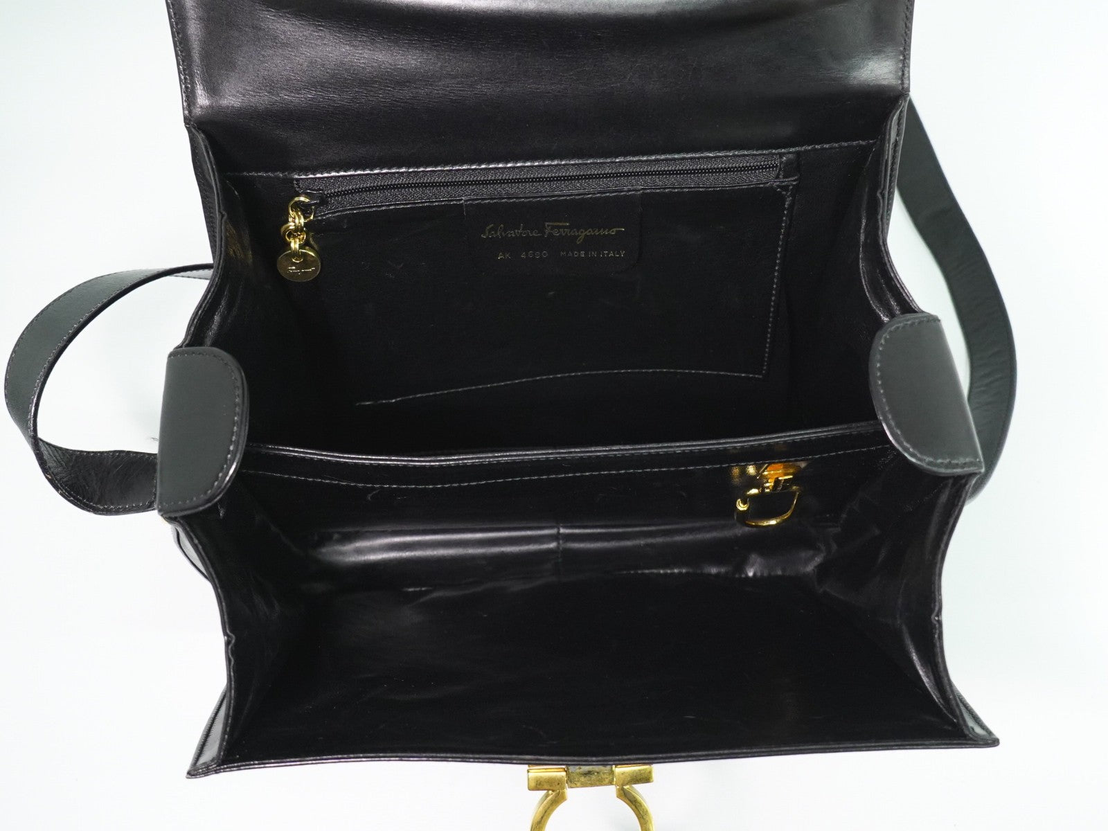 Salvatore Ferragamo Gancini Shoulder Bag Leather, BLACK, LEATHER, Shoulder bag