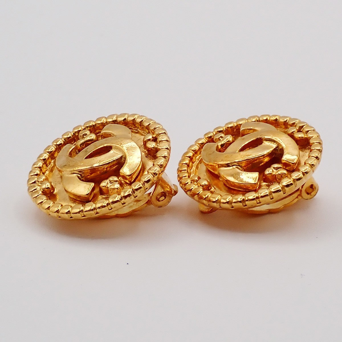 Chanel Vintage CC Round Button Clip-On Earrings Metal, Gold, Gold Plated, Earrings