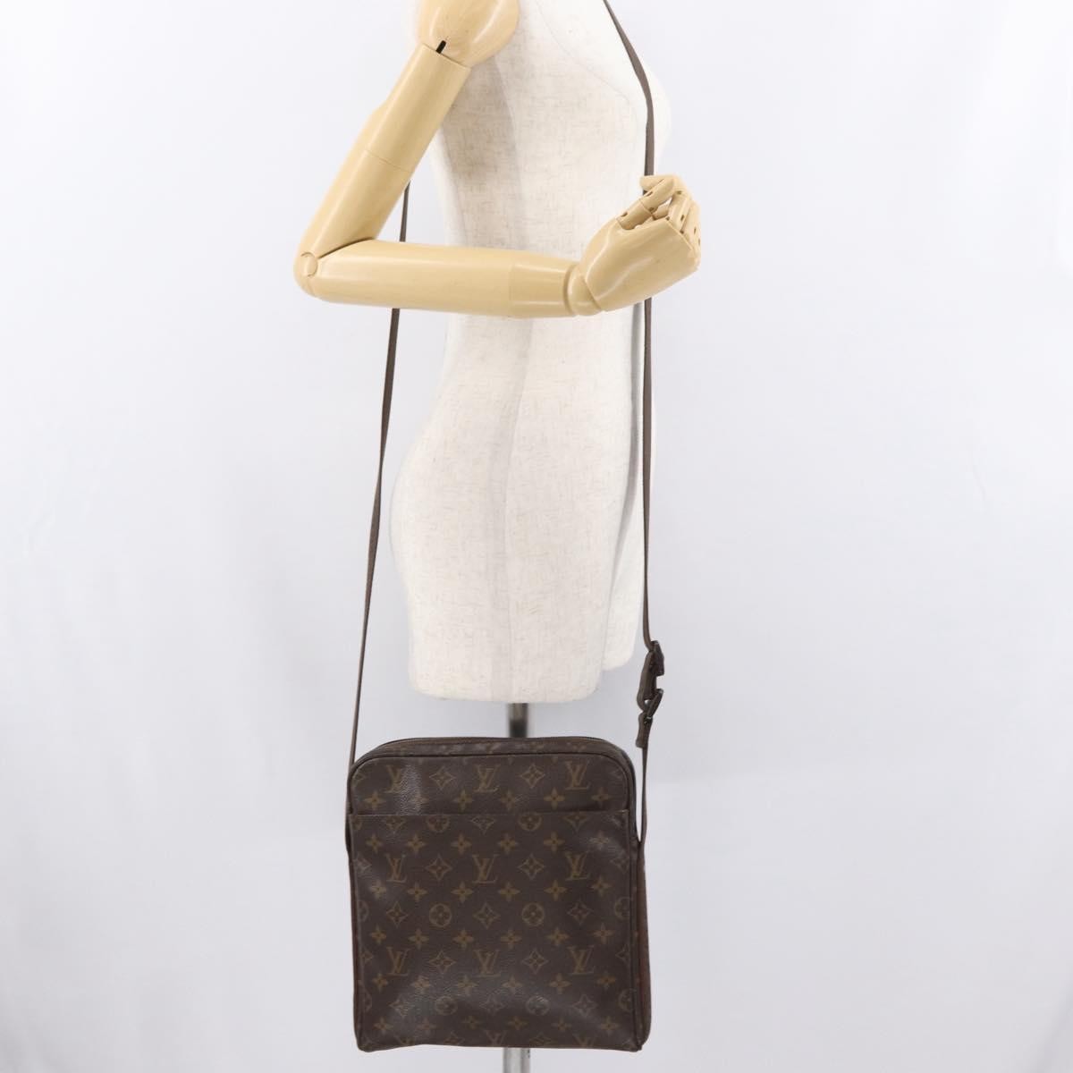Louis Vuitton Trotteur Beaubourg Handbag Monogram Canvas, BROWN, CANVAS, Shoulder bag