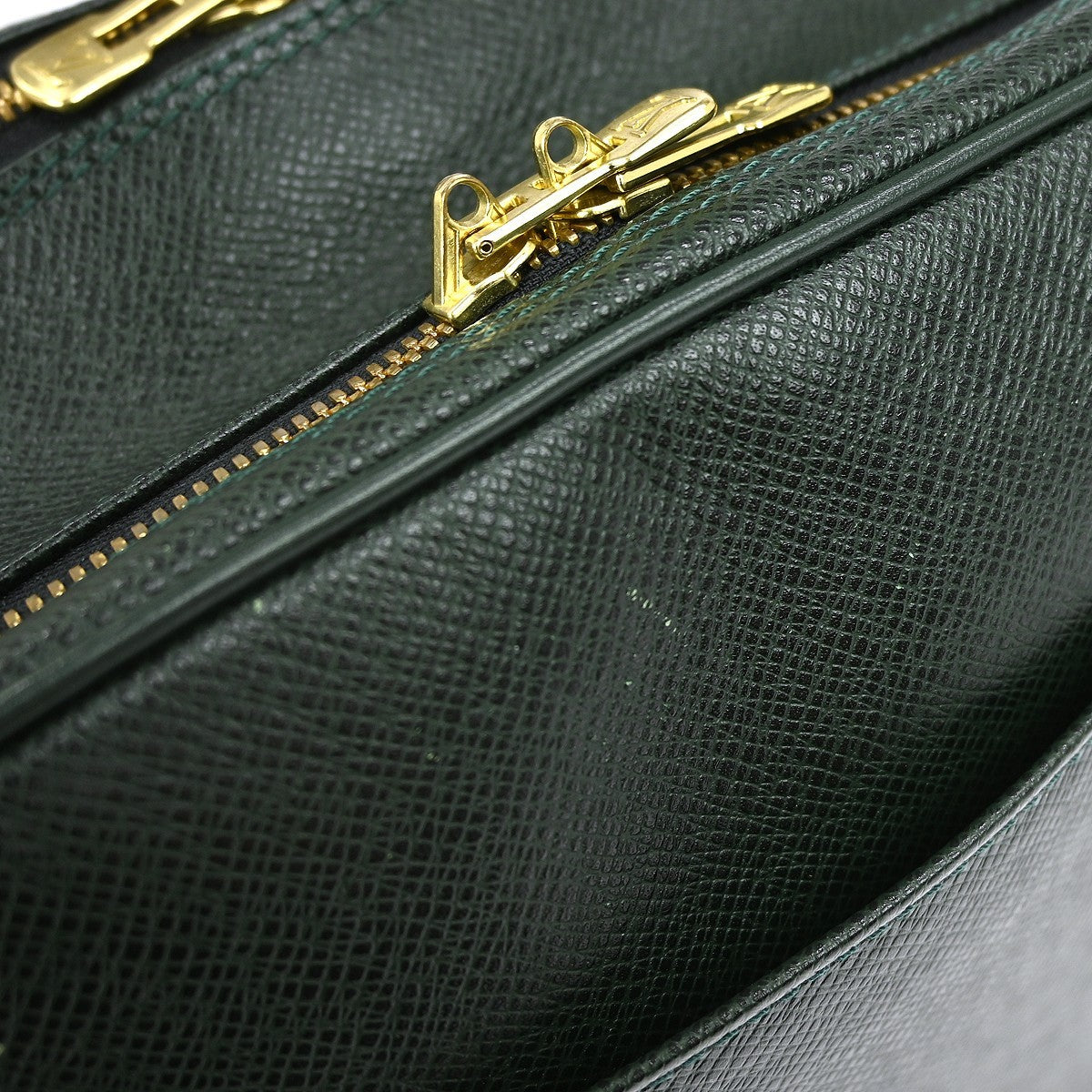Louis Vuitton Reporter Bag Taiga Leather, GREEN, LEATHER, Shoulder bag