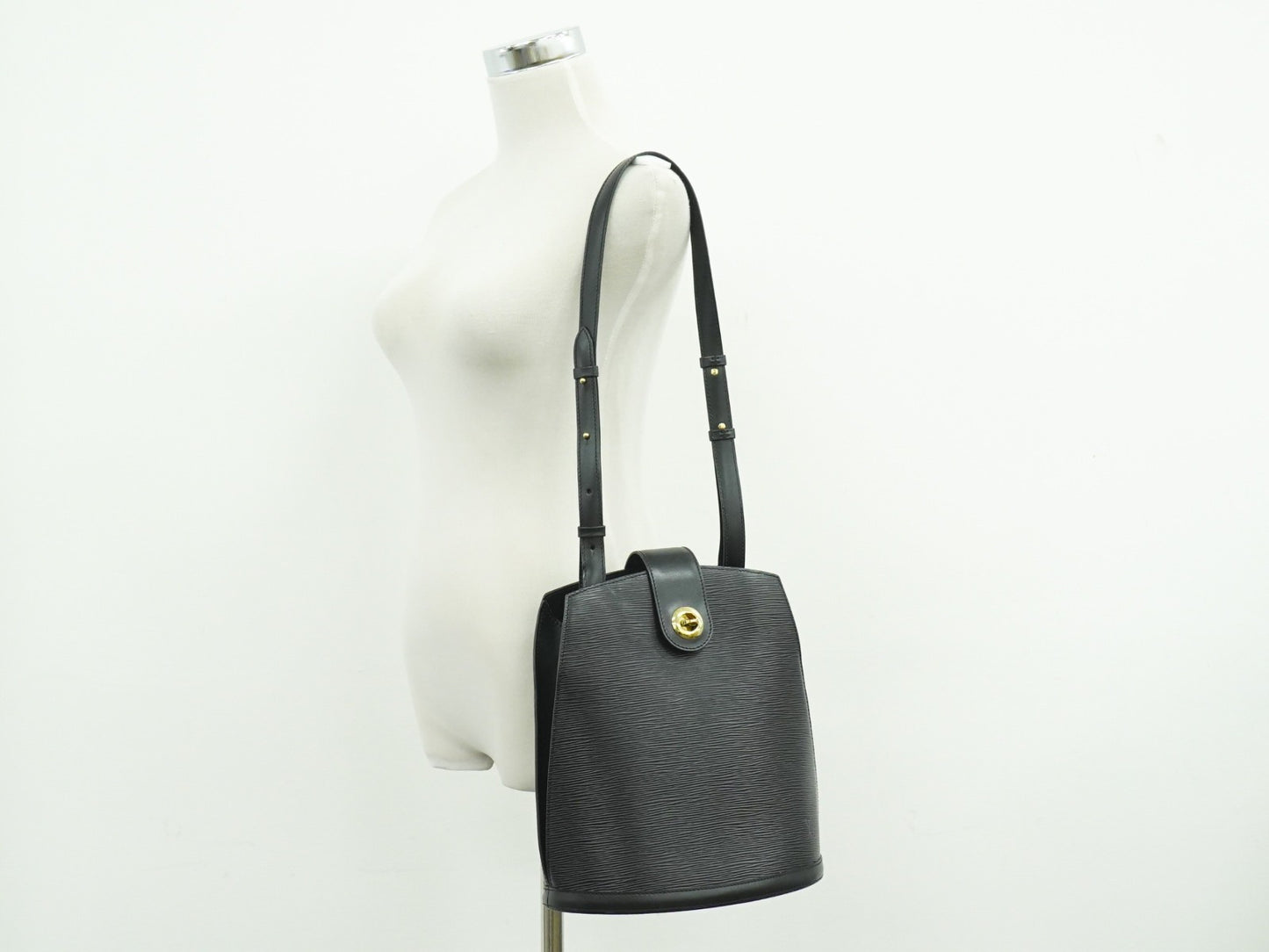 Louis Vuitton Cluny Shoulder Bag Epi Leather, BLACK, LEATHER, Shoulder bag