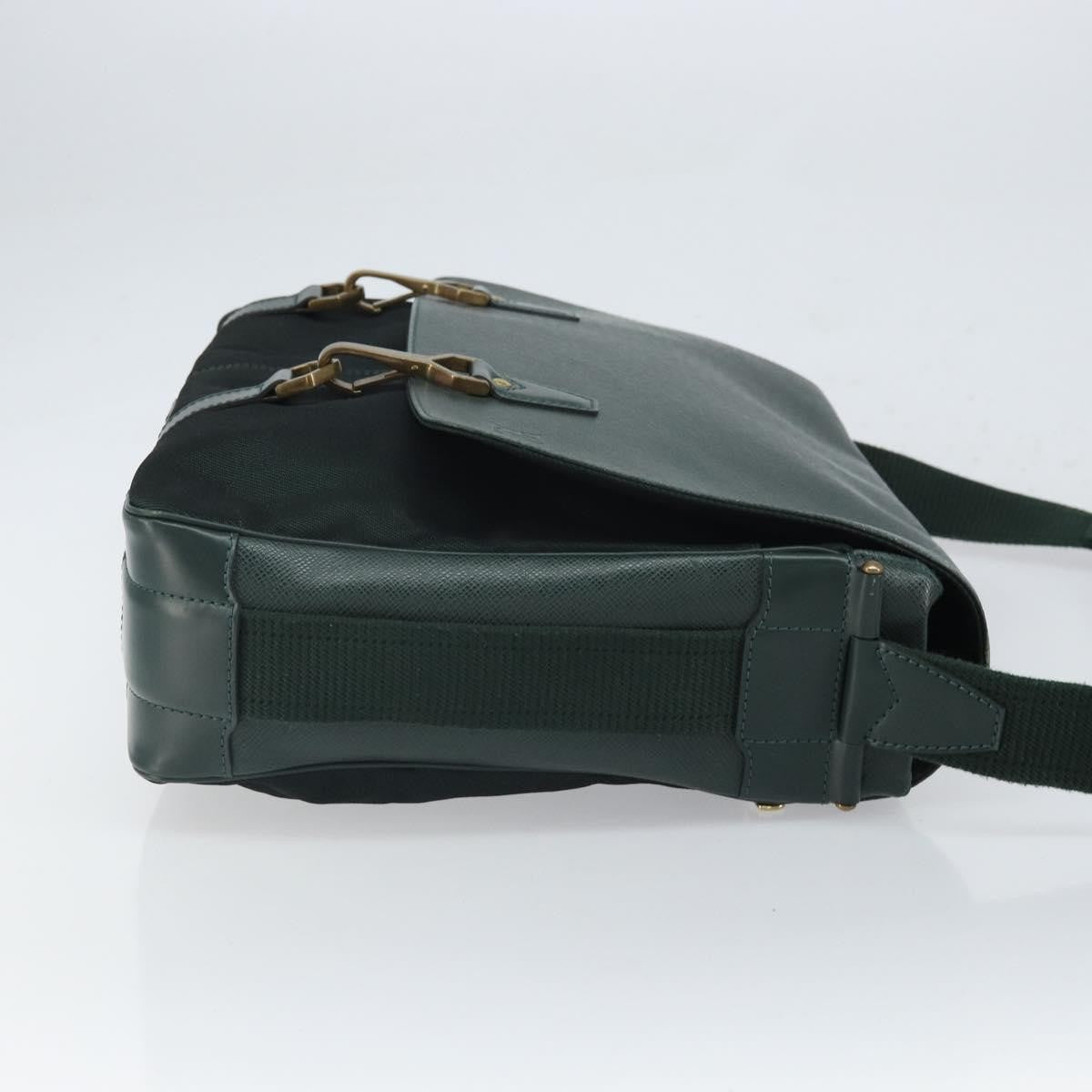 Louis Vuitton Dersou Bag Taiga Leather and Canvas, GREEN, LEATHER, Shoulder bag