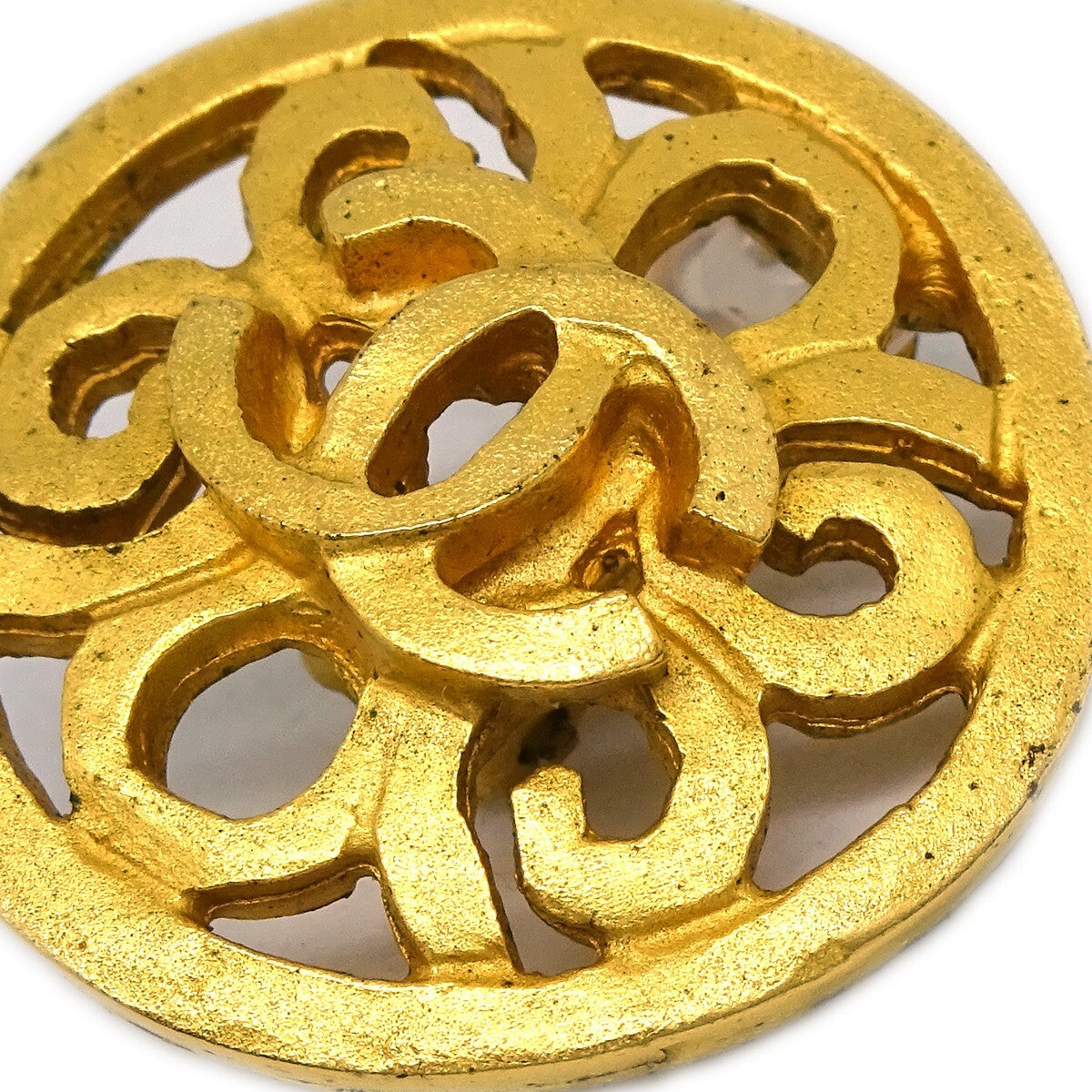 Chanel Vintage CC Round Clip-On Earrings Metal, GOLD, GOLD_PLATED, Earrings