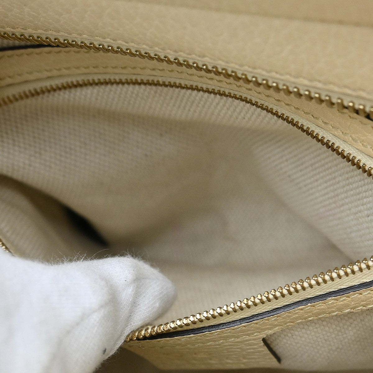 Gucci Soho Shoulder Bag Leather, White, Leather, Handbag