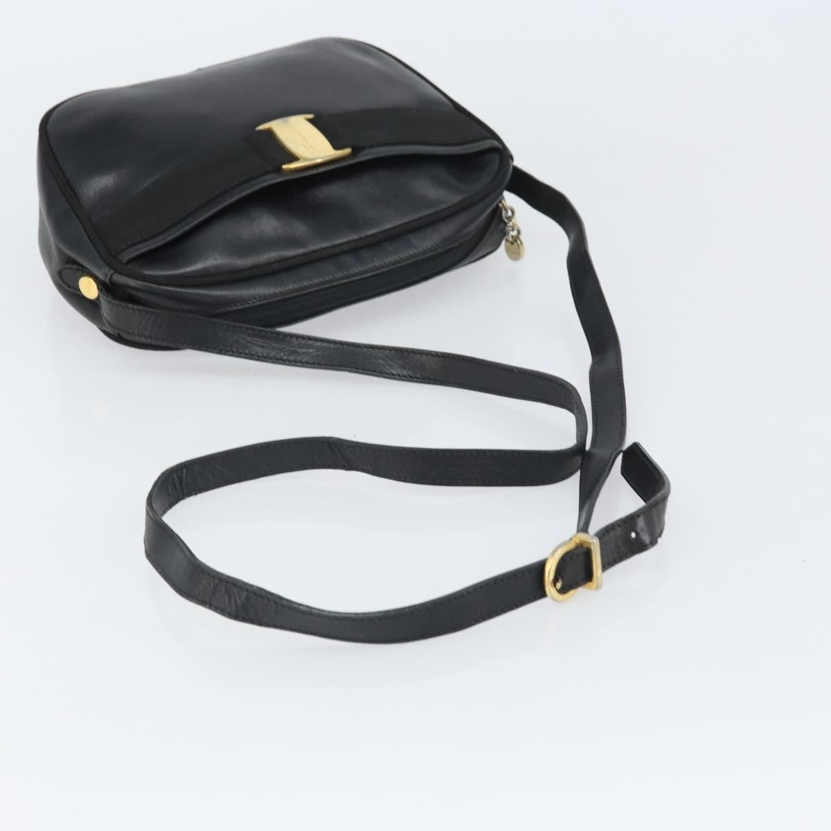 Salvatore Ferragamo Vara Bow camera Shoulder Bag Leather, BLACK, LEATHER, Shoulder bag