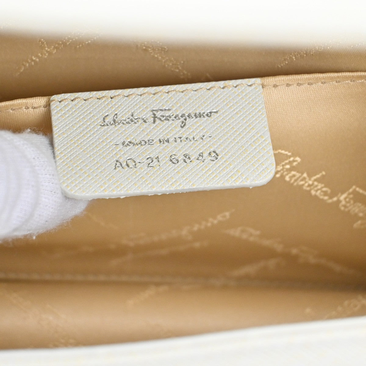 Salvatore Ferragamo Gancini Shoulder Bag Leather, WHITE, LEATHER, Shoulder bag