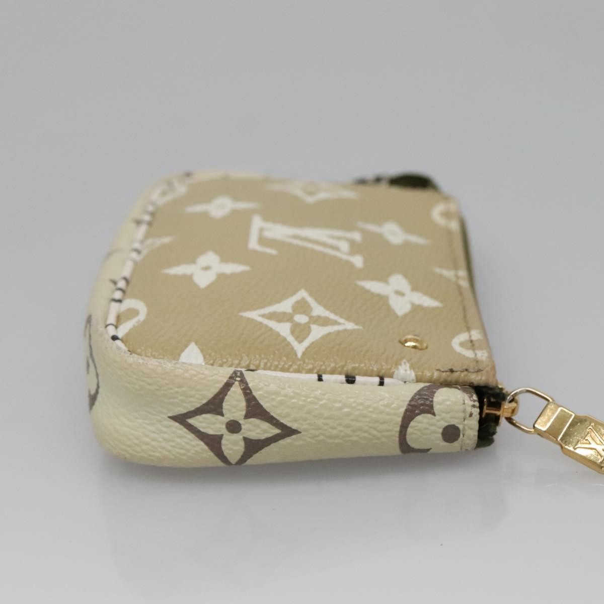 Louis Vuitton Mini pochette accessoire Limited edition Monogram canvas, GREEN, CANVAS, Clutche & pouche
