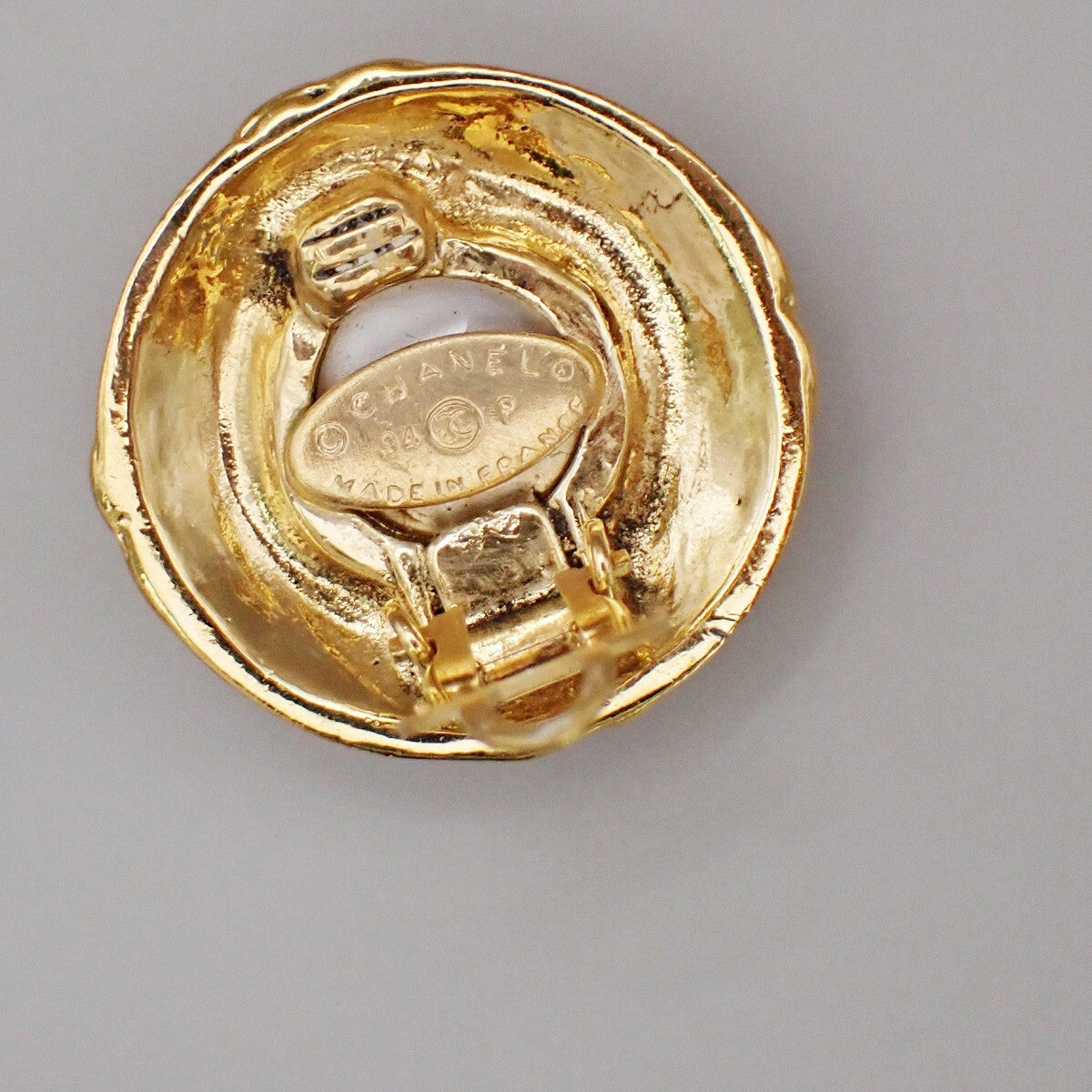 Chanel Vintage Round Clip-On Earrings Metal with Faux Pearl, GOLD, GOLD_PLATED, Earrings