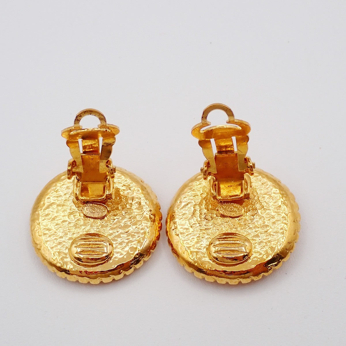 Chanel Vintage CC Round Button Clip-On Earrings Metal, Gold, Gold Plated, Earrings