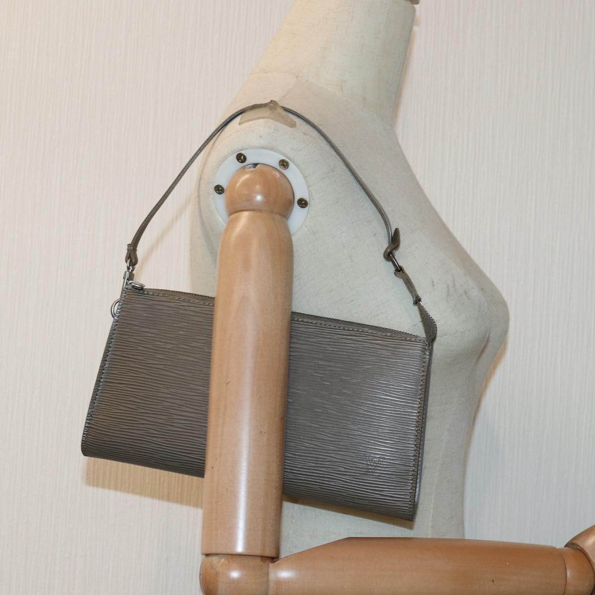 Louis Vuitton Pochette Accessoires Epi Leather, GRAY, LEATHER, Clutche & pouche