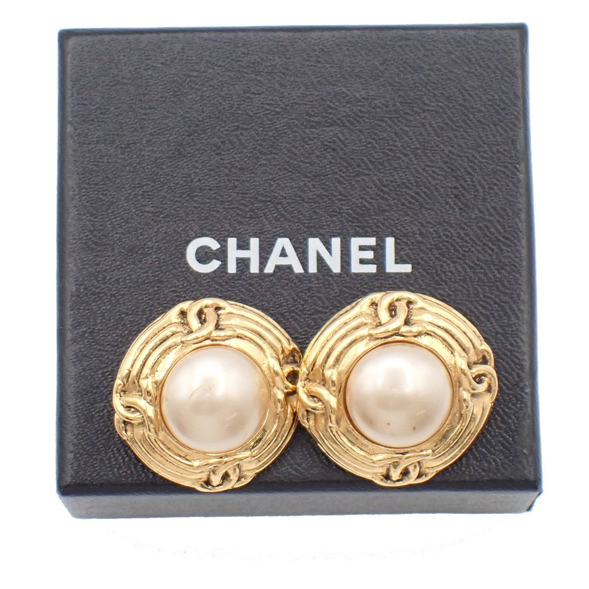 Chanel Vintage Round Clip-On Earrings Metal with Faux Pearl, GOLD, GOLD_PLATED, Earrings