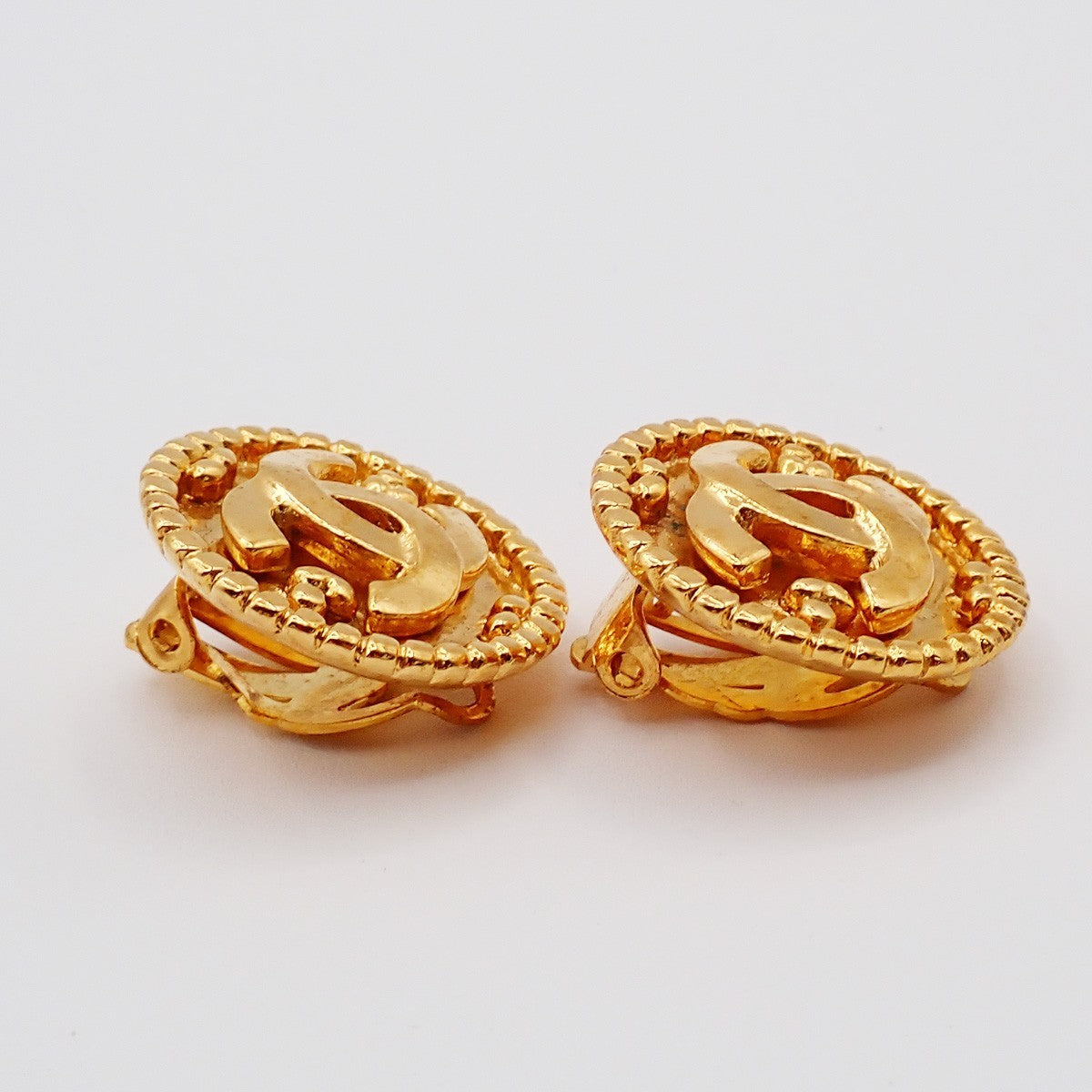 Chanel Vintage CC Round Button Clip-On Earrings Metal, Gold, Gold Plated, Earrings
