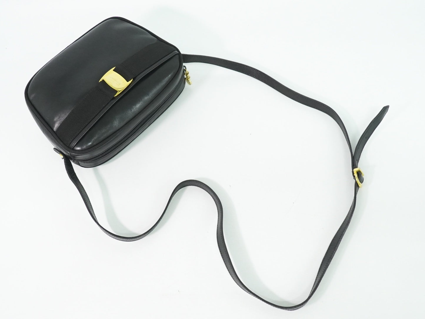 Salvatore Ferragamo Vara Bow camera Shoulder Bag Leather, BLACK, LEATHER, Shoulder bag
