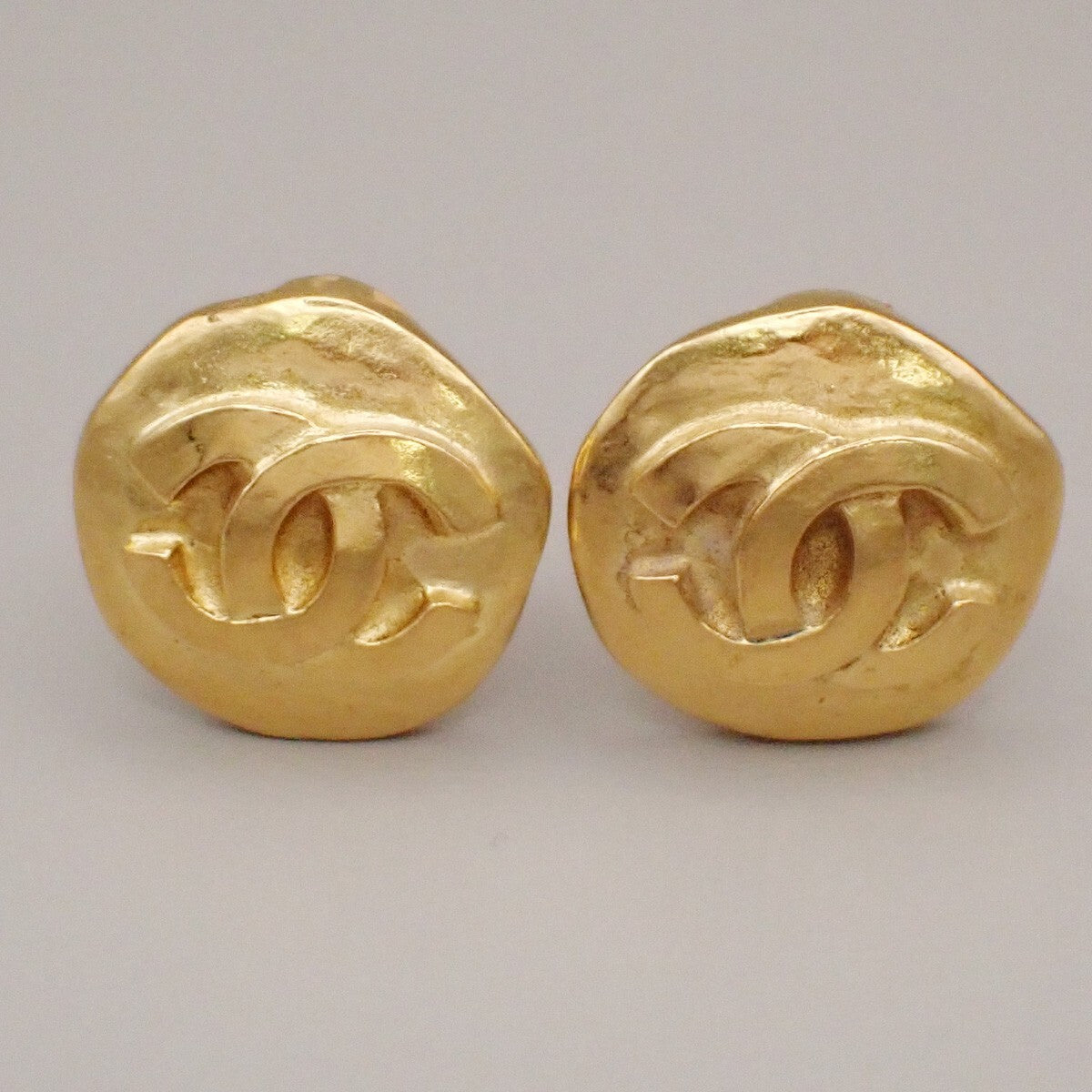 Chanel Vintage CC Round Clip-On Earrings Metal, GOLD, GOLD_PLATED, Earrings