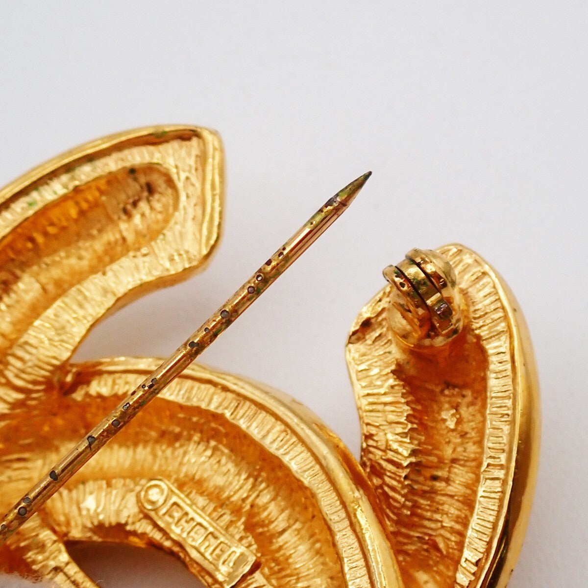 Chanel Vintage Quilted CC Brooch Metal, GOLD, GOLD_PLATED, Brooch