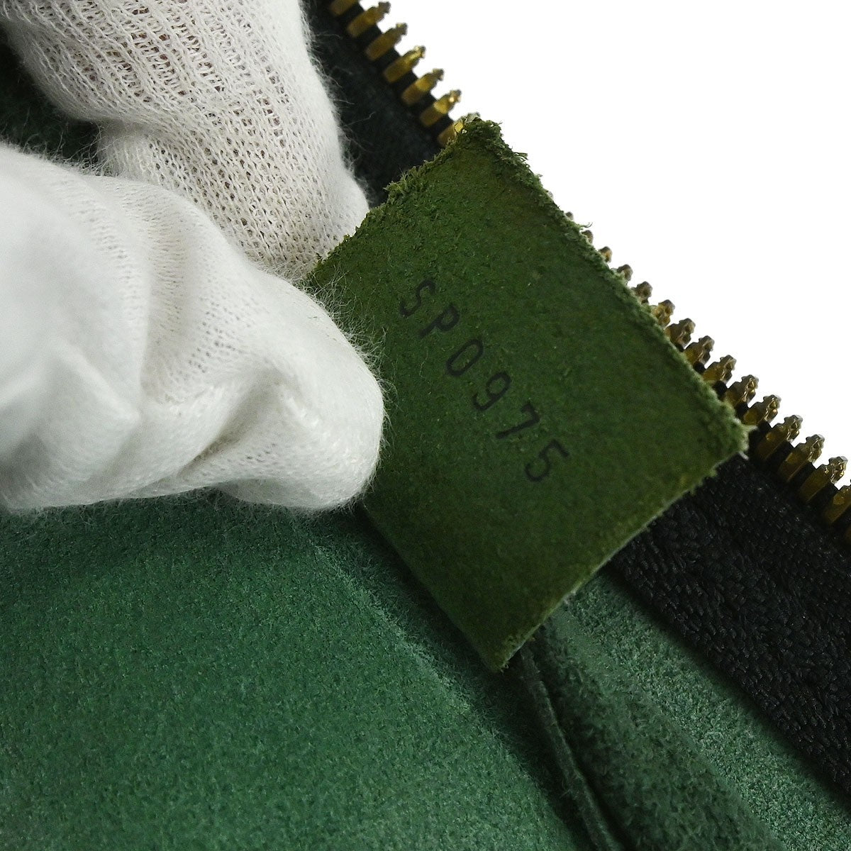 Louis Vuitton Kendall Handbag Taiga Leather, Green, Leather, Travel Bag