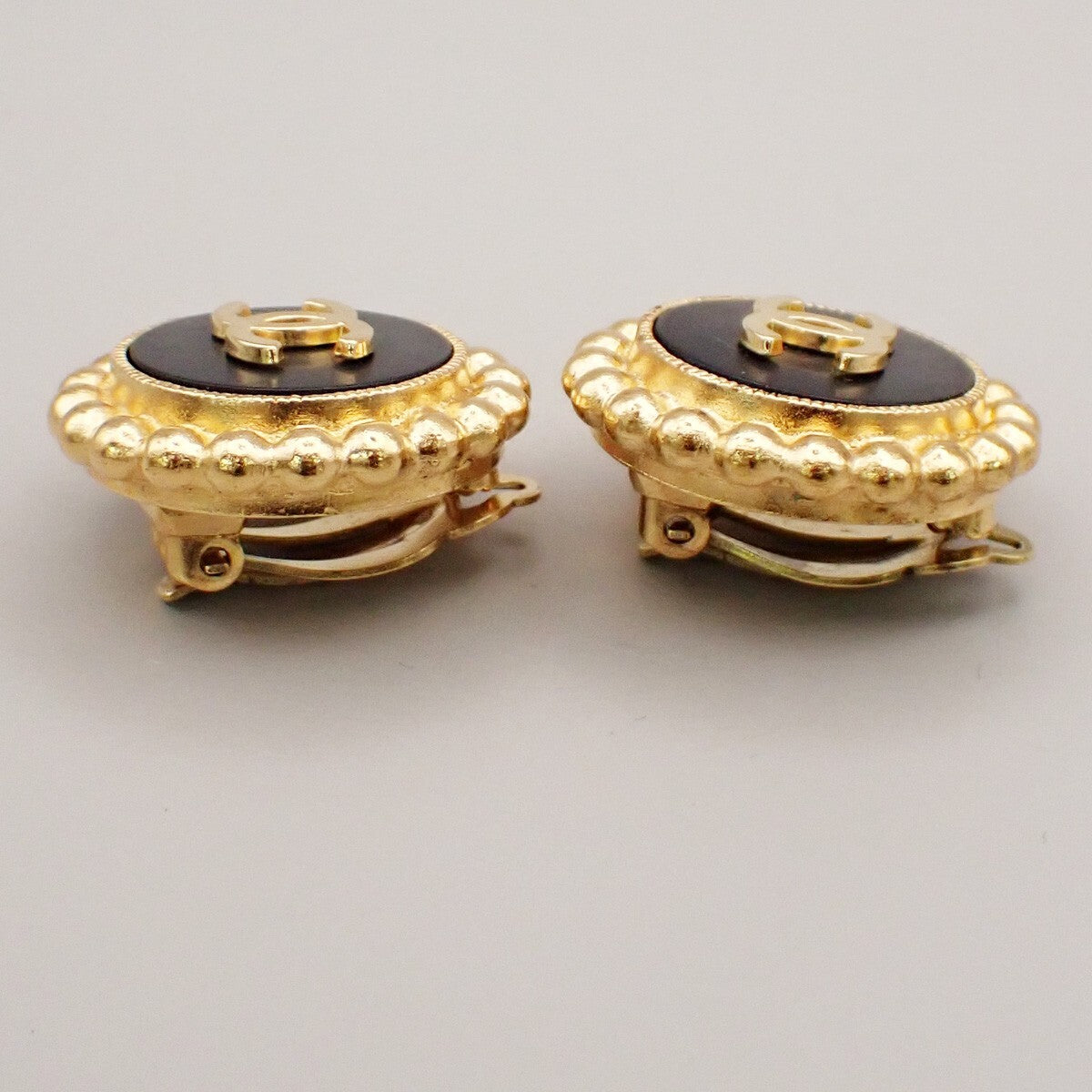 Chanel CC Round Earrings Metal, Black, Gold Plated, Earrings