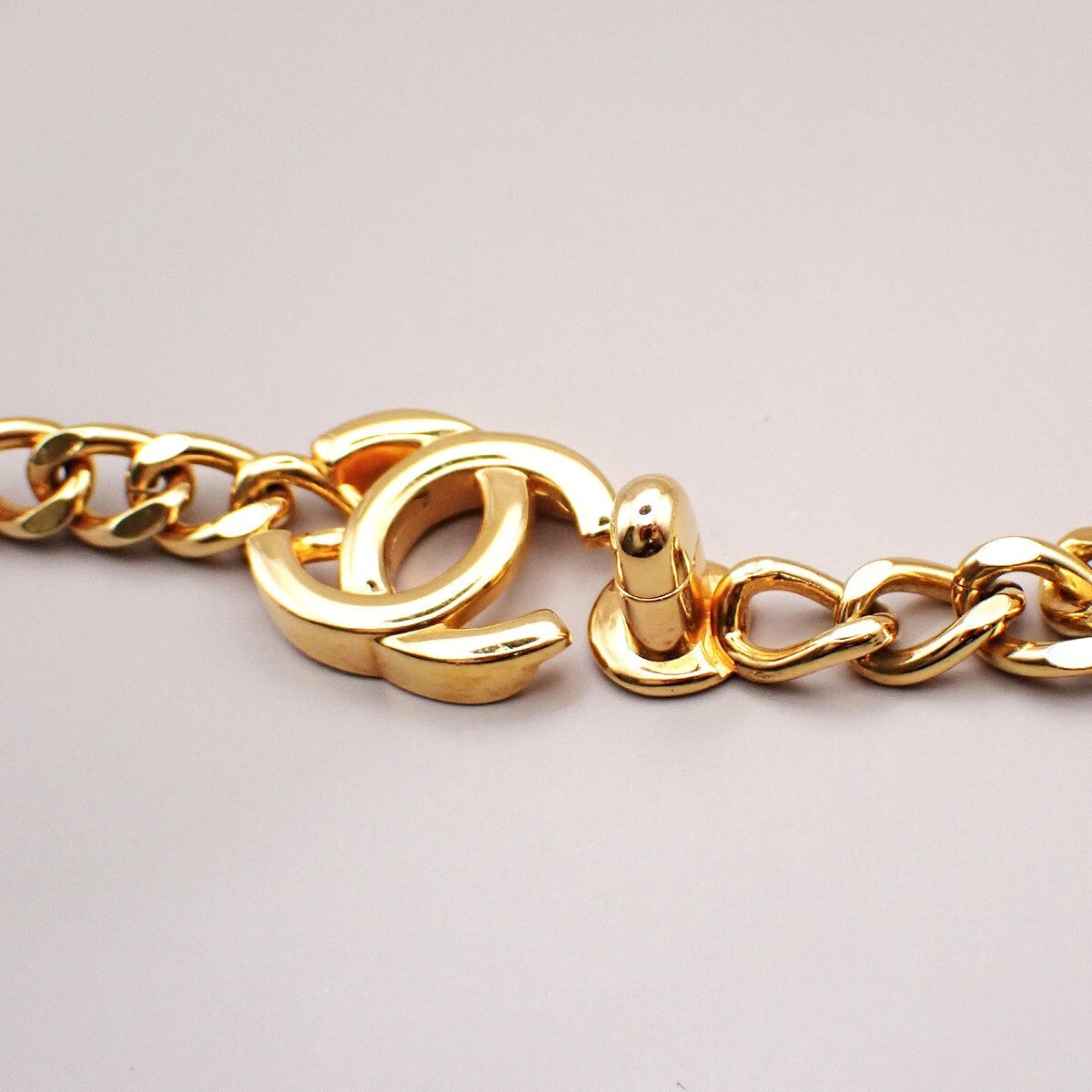 Chanel Vintage Turnlock Reissue Chain Necklace Metal, Gold, Gold Plated, Necklace