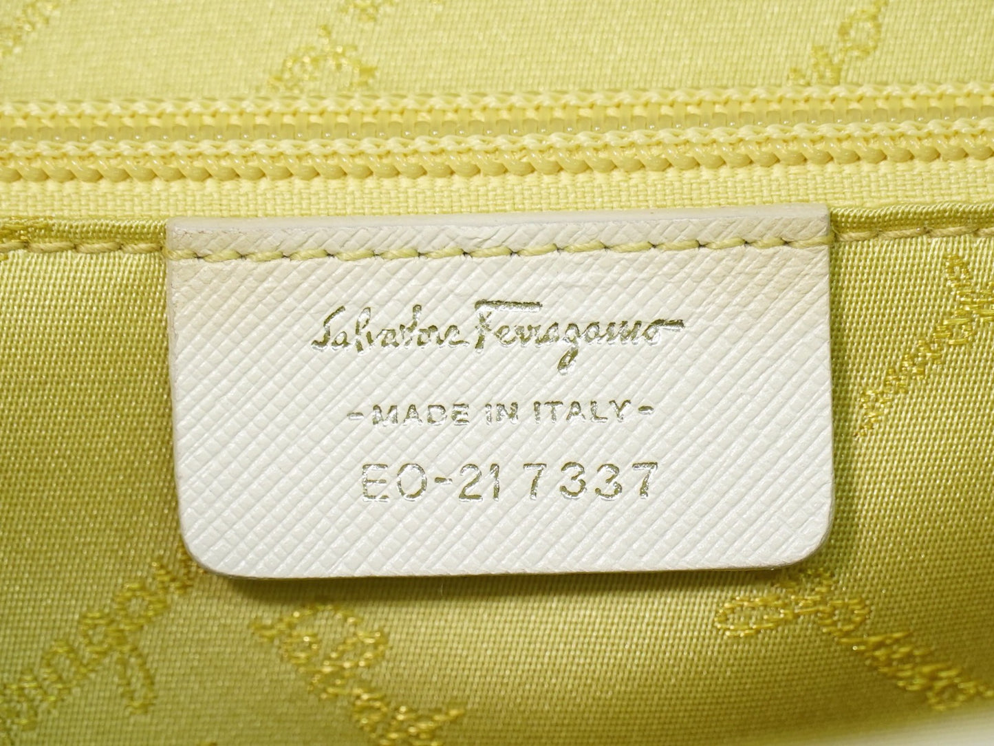 Salvatore Ferragamo Gancini handbag Leather, WHITE, LEATHER, Handbag