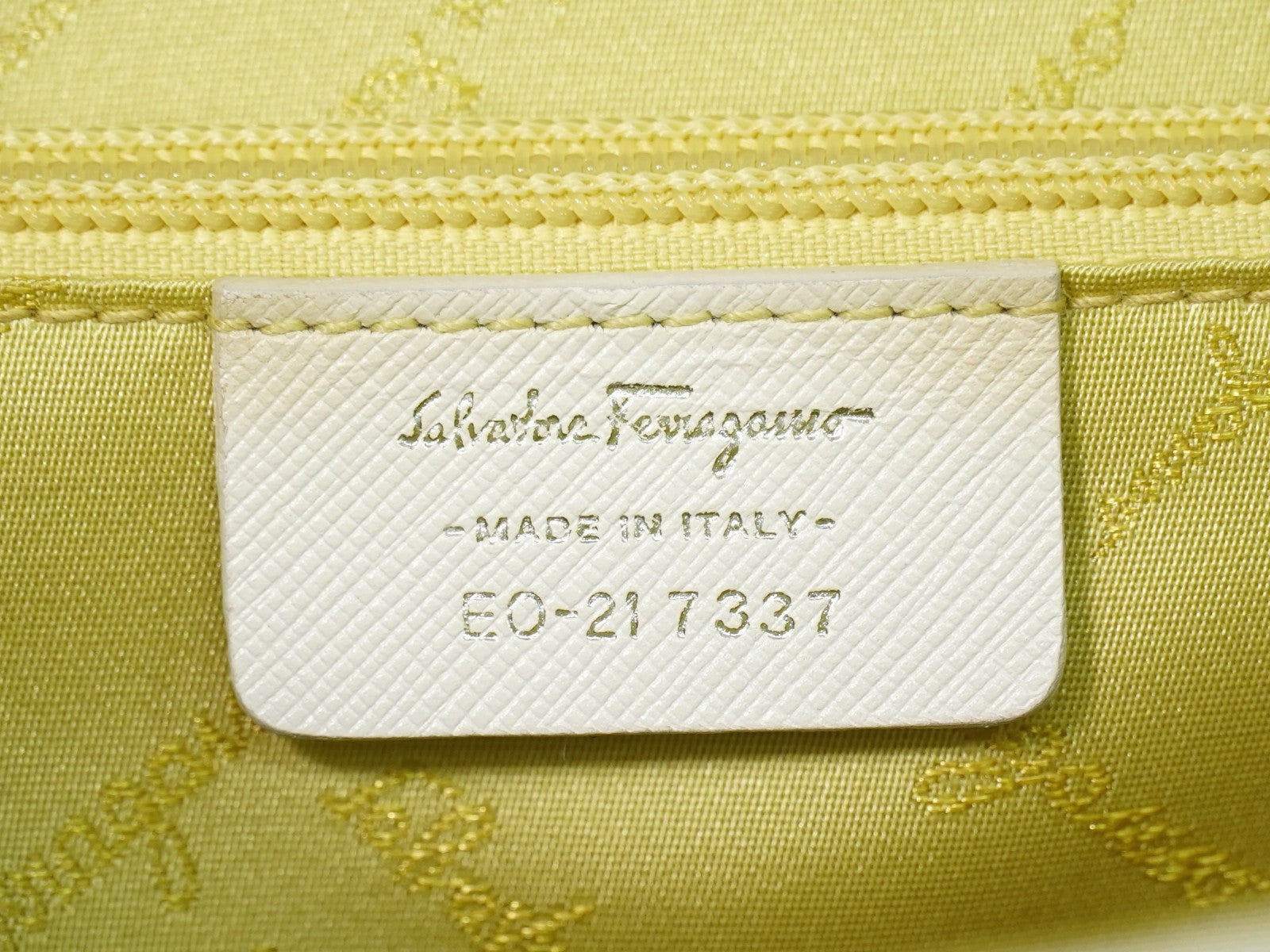 Salvatore Ferragamo Gancini handbag Leather, WHITE, LEATHER, Handbag