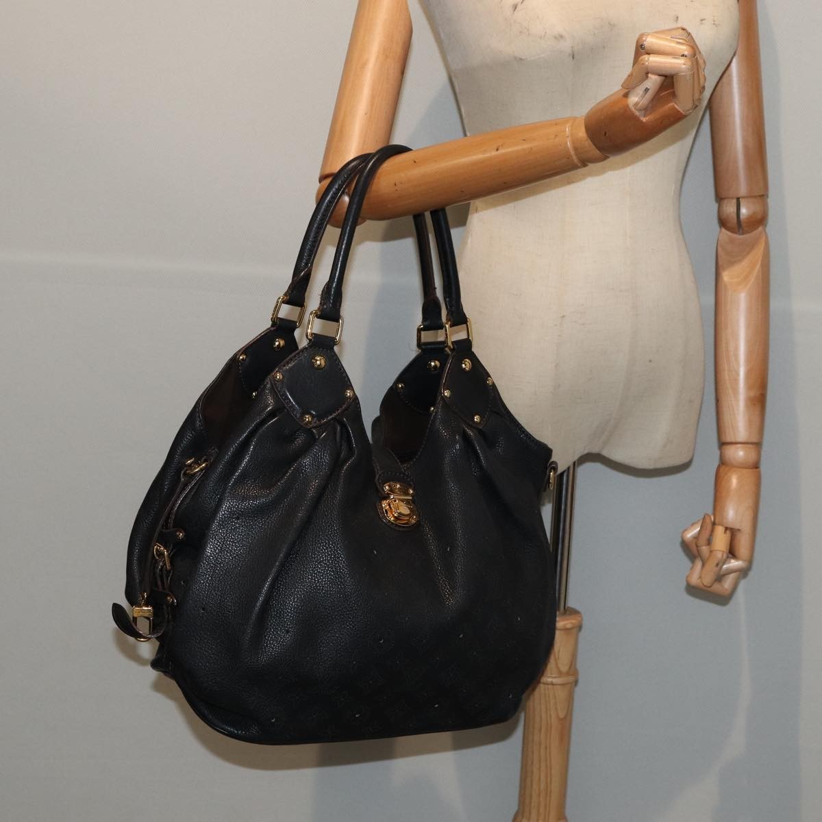 Louis Vuitton XL Hobo Mahina Leather, Black, Leather, Handbag