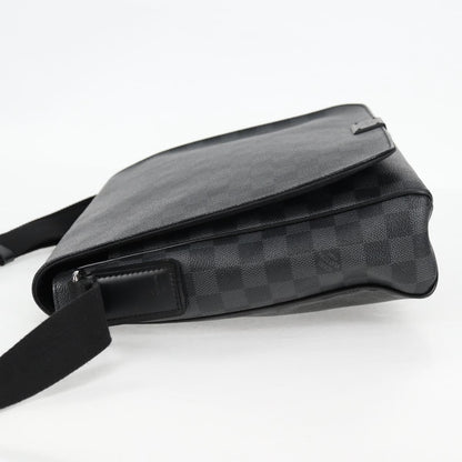 Louis Vuitton District Messenger Bag Damier Graphite, BLACK, CANVAS, Shoulder bag