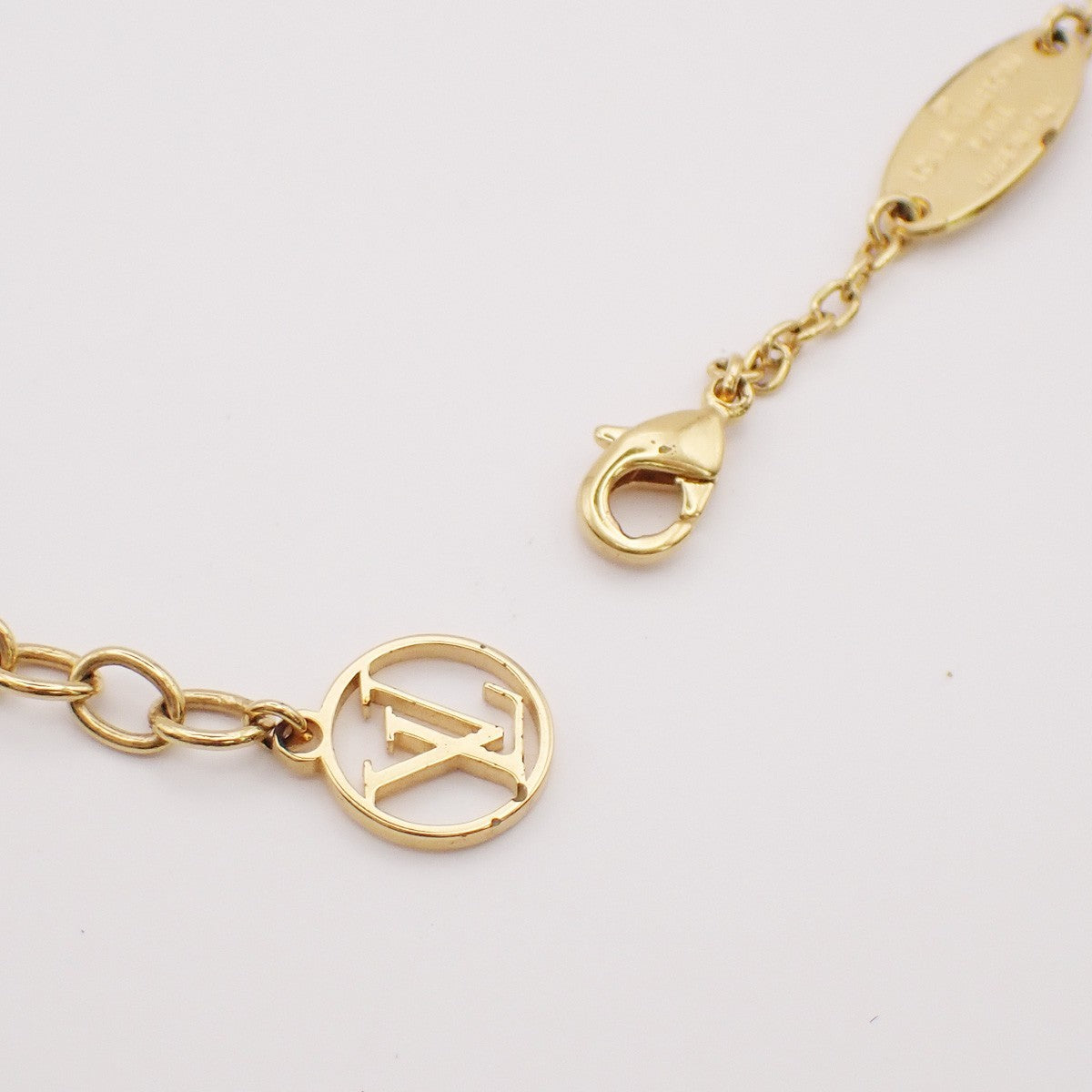 Louis Vuitton Essential V Necklace Metal, GOLD, GOLD_PLATED, Necklace