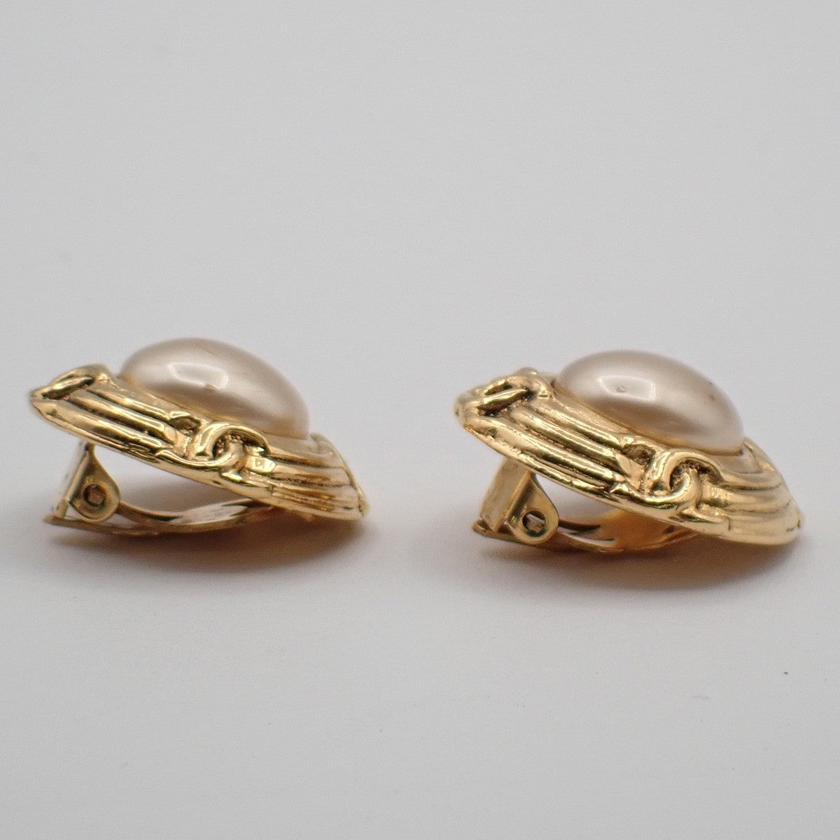 Chanel Vintage Round Clip-On Earrings Metal with Faux Pearl, GOLD, GOLD_PLATED, Earrings
