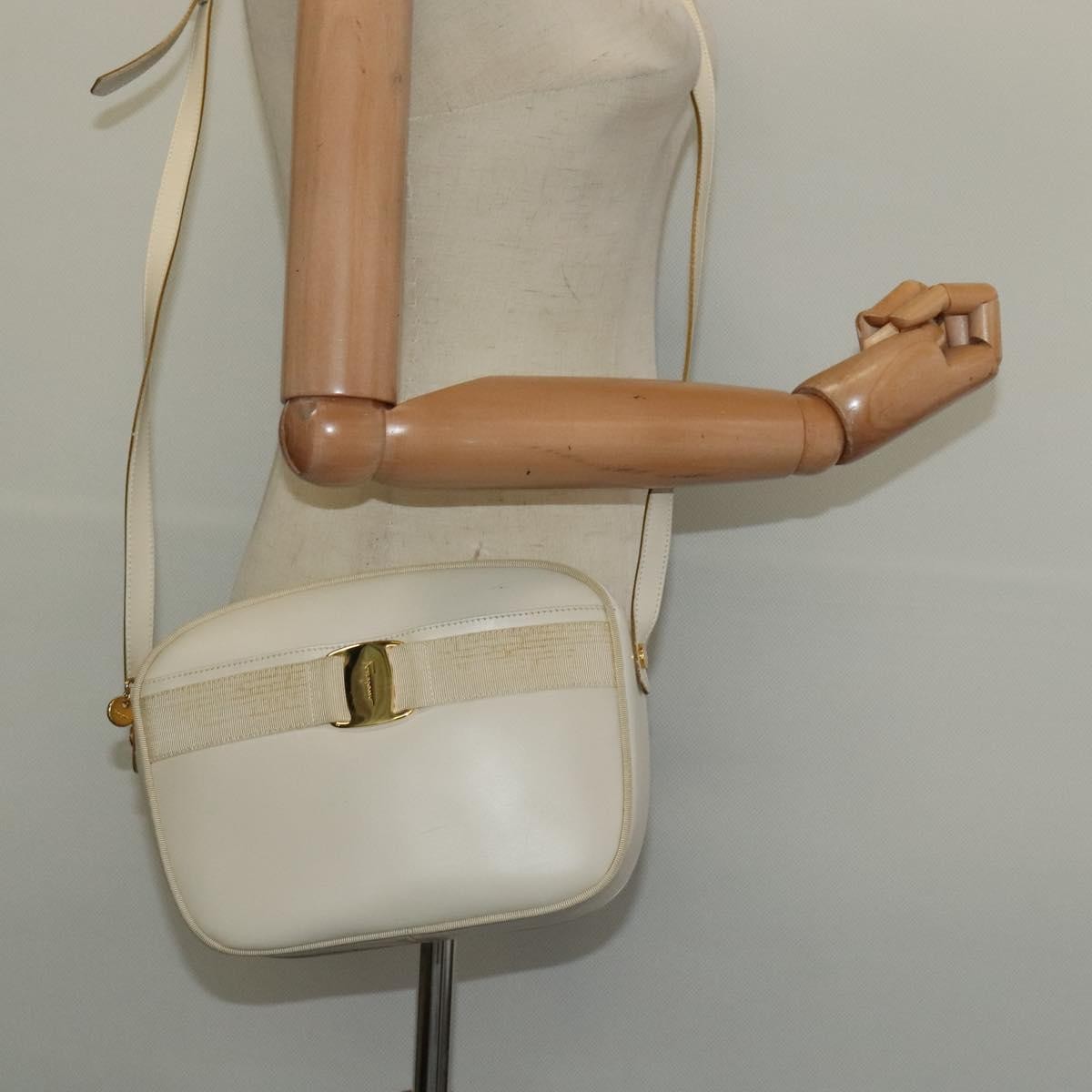 Salvatore Ferragamo Vala Shoulder Bag Leather, WHITE, LEATHER, Shoulder bag