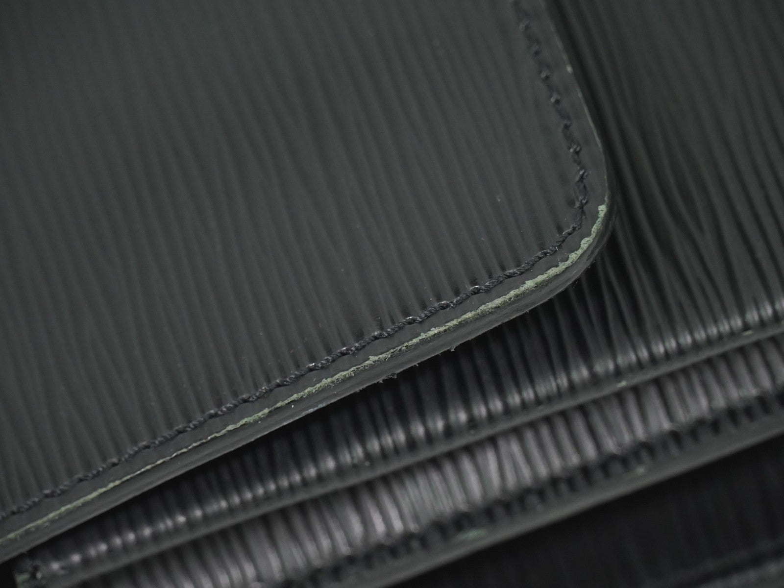 Louis Vuitton Neo Robusto 2 Briefcase Taiga Leather, BLACK, LEATHER, Briefcase