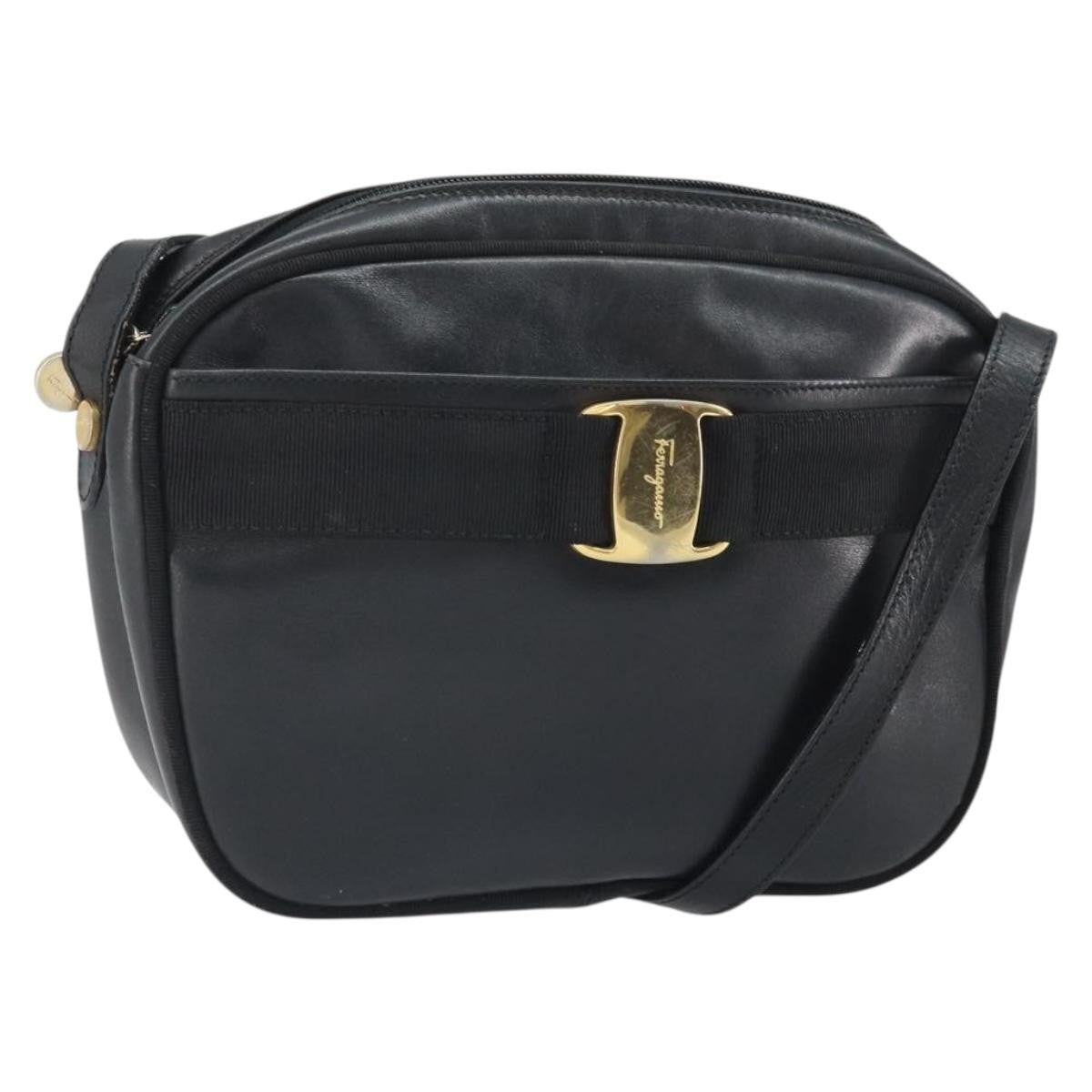 Salvatore Ferragamo Vara Bow camera Shoulder Bag Leather, BLACK, LEATHER, Shoulder bag