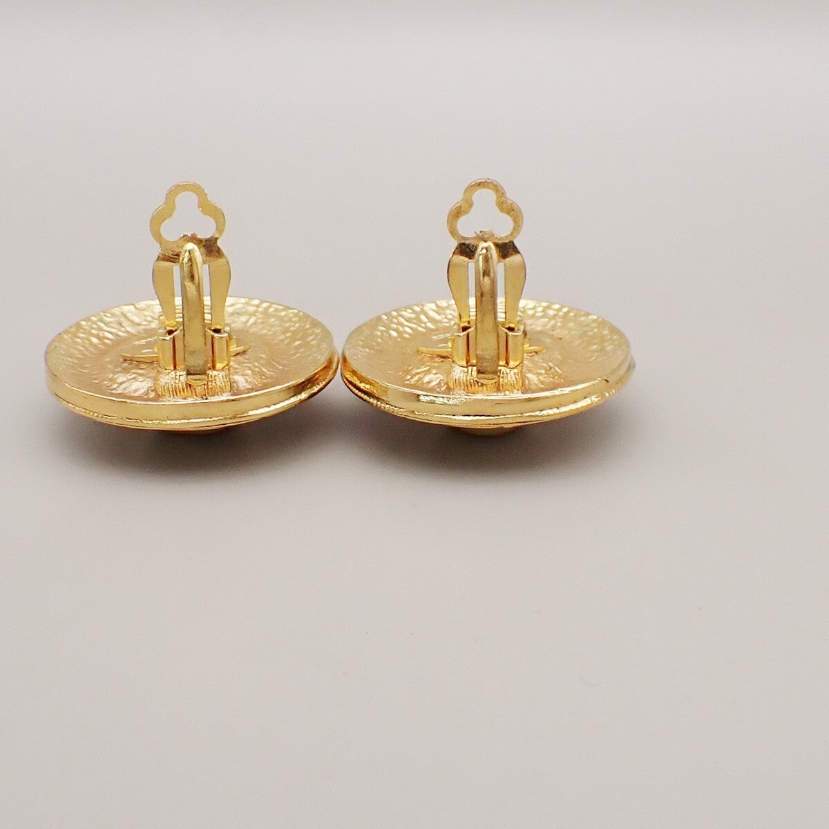 Chanel Vintage Round Clip-On Earrings Metal with Faux Pearl, GOLD, GOLD_PLATED, Earrings