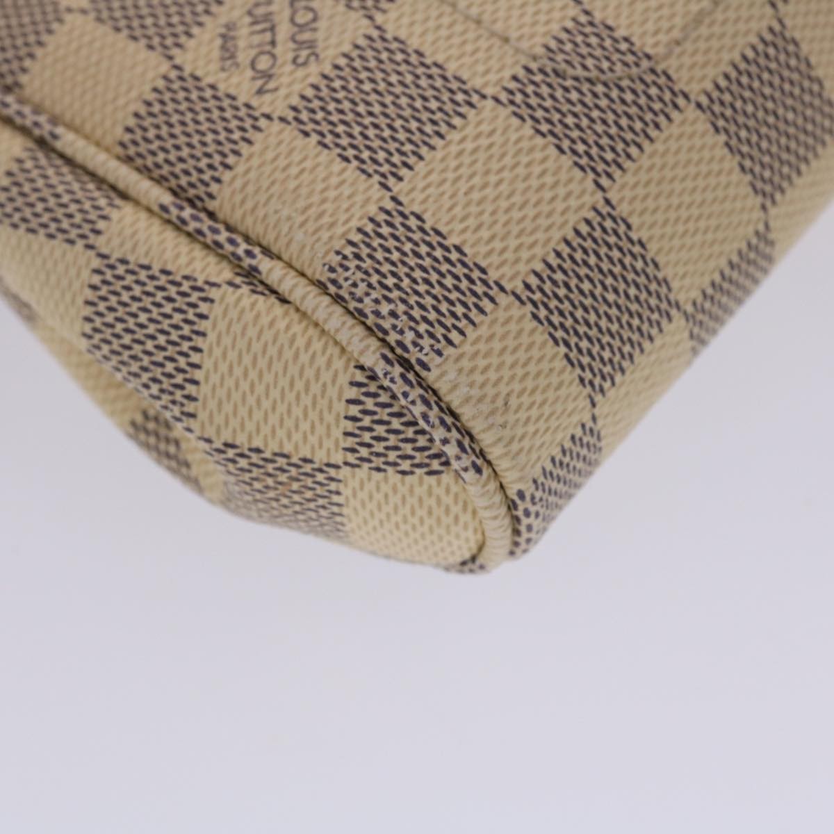 Louis Vuitton Favorite Handbag Damier, White, Canvas, Clutch
