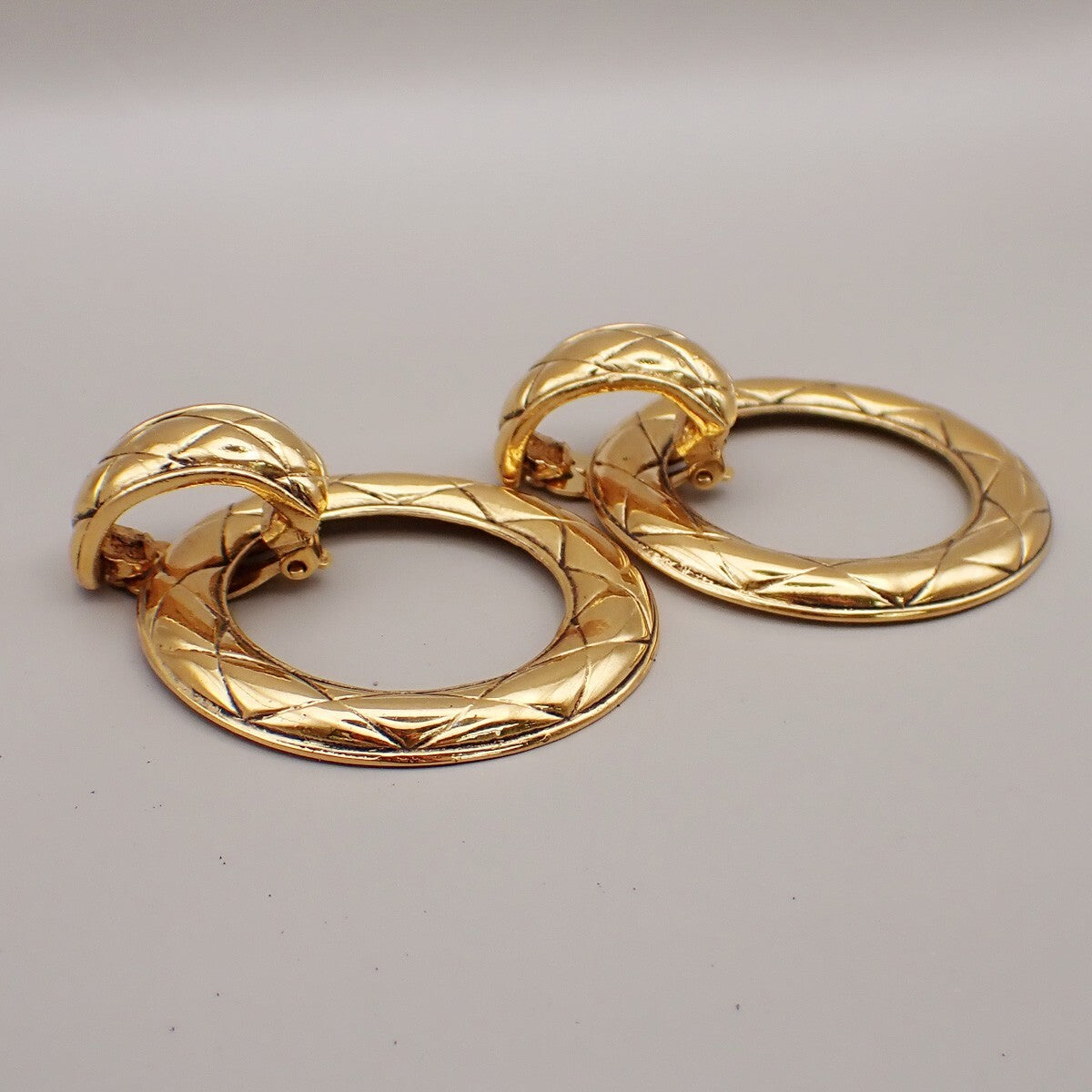 Chanel Vintage CC Round Drop Clip-On Earrings Metal, Gold, Gold Plated, Earrings