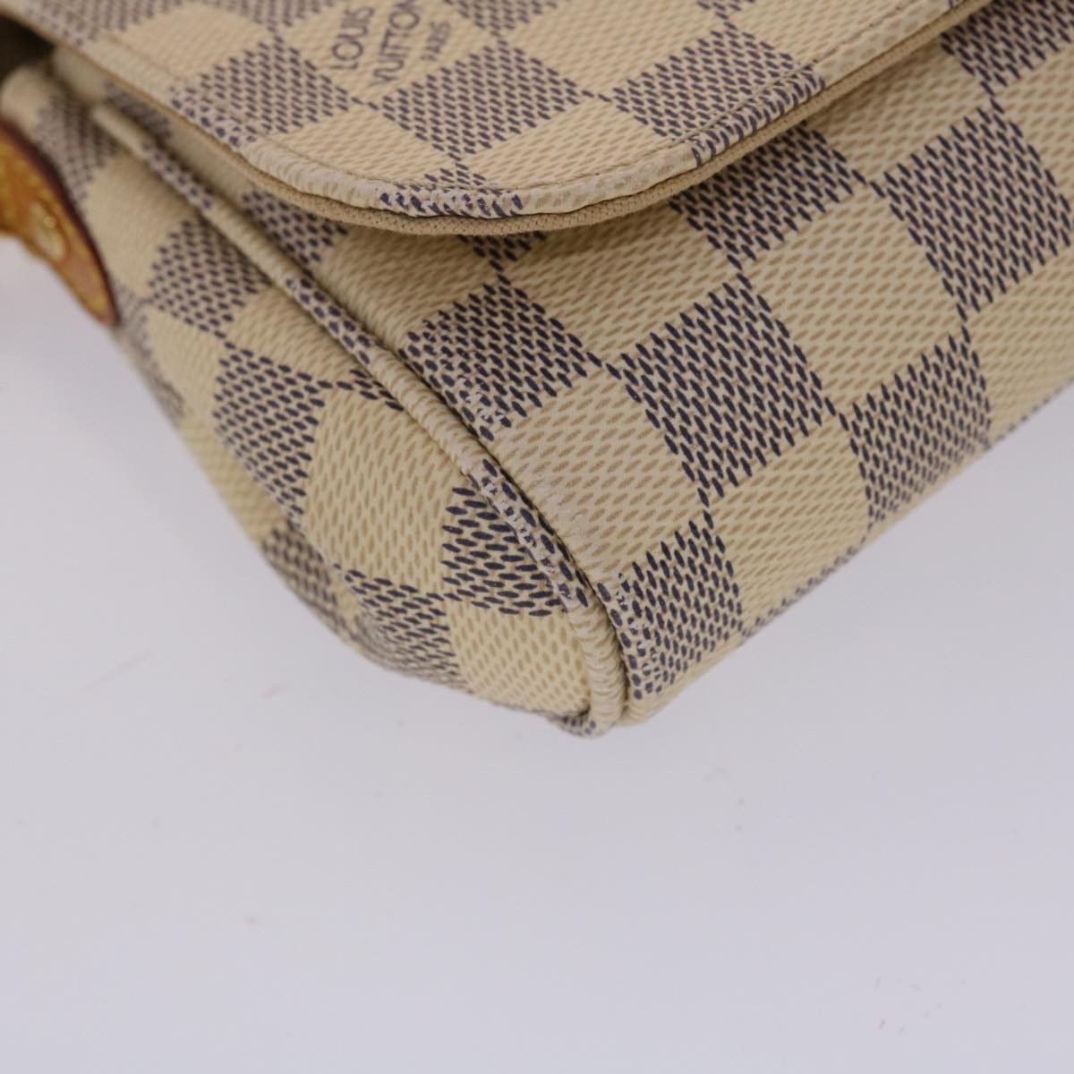 Louis Vuitton Favorite Handbag Damier, White, Canvas, Clutch