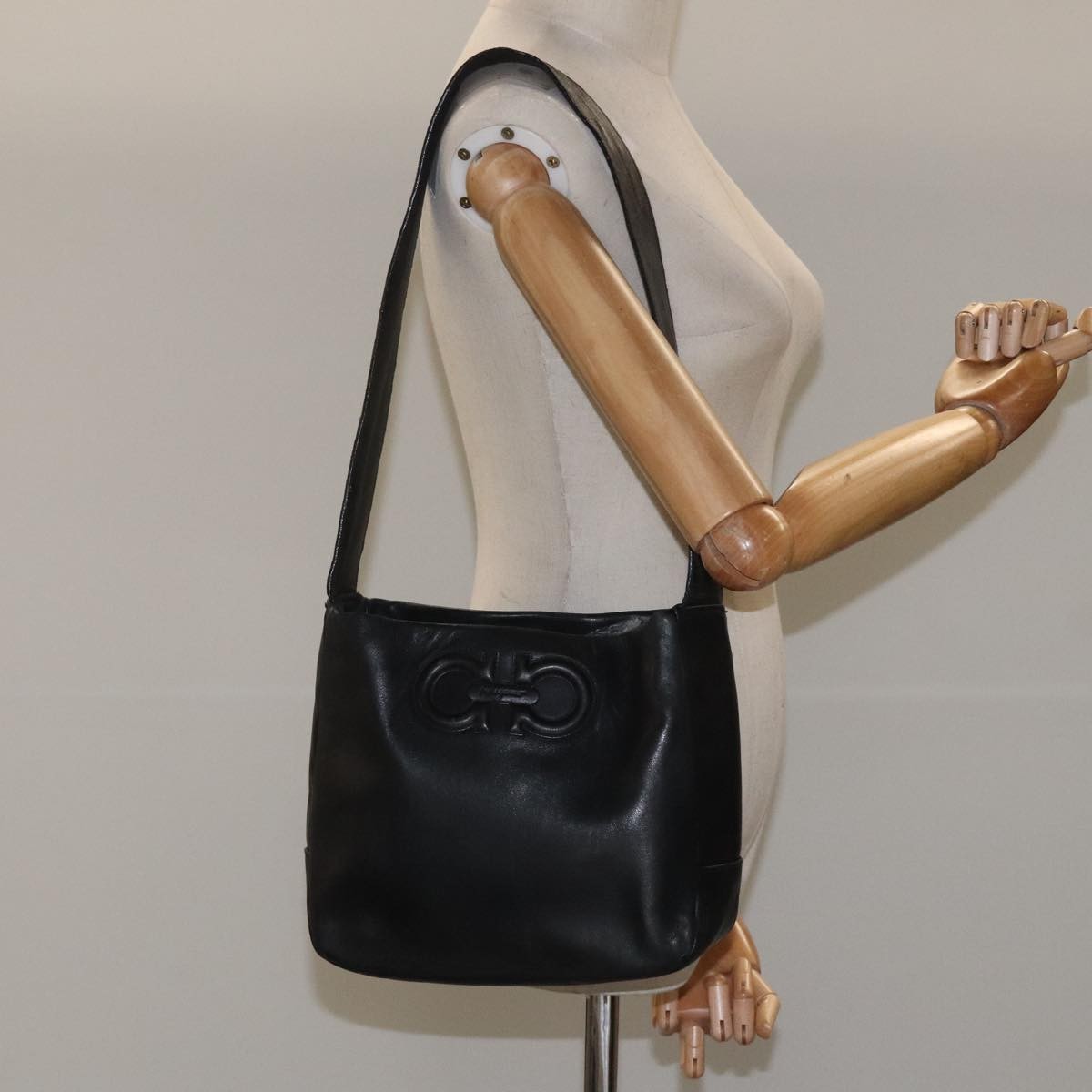 Salvatore Ferragamo Gancini Shoulder Bag Leather, BLACK, LEATHER, Shoulder bag