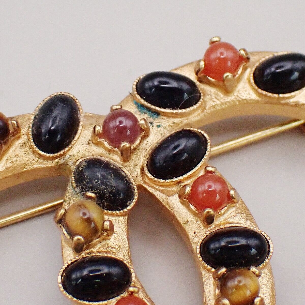 Chanel CC Logo Brooch Crystal Embellished Metal, GOLD, GOLD_PLATED, Brooch