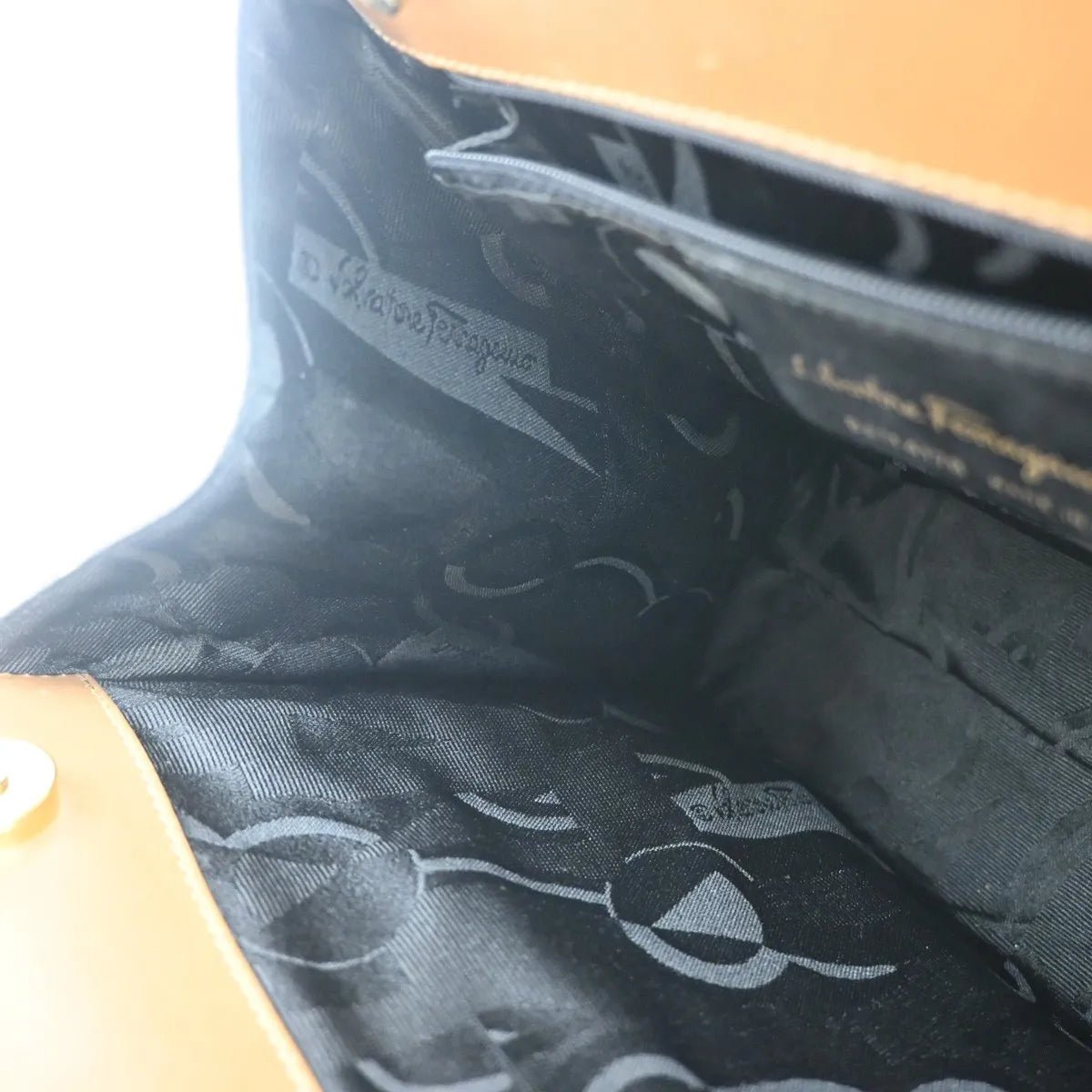 Salvatore Ferragamo Convertible Vara Bow Tote - Brandsamsara