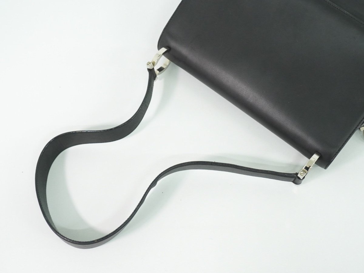 Salvatore Ferragamo Gancini Shoulder Bag - Brandsamsara
