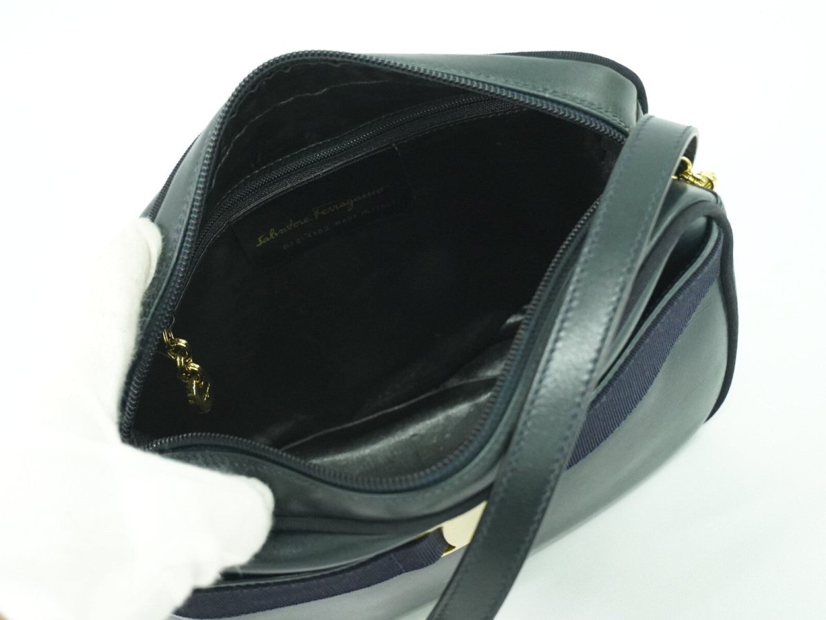 Salvatore Ferragamo Vala Shoulder Bag - Brandsamsara