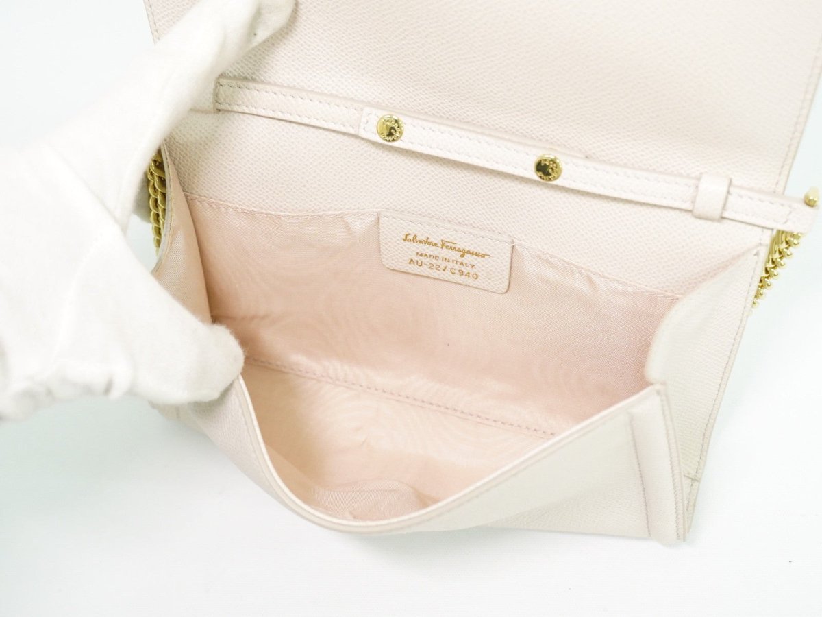 Salvatore Ferragamo Vara Bow Chain Flap Bag - Brandsamsara