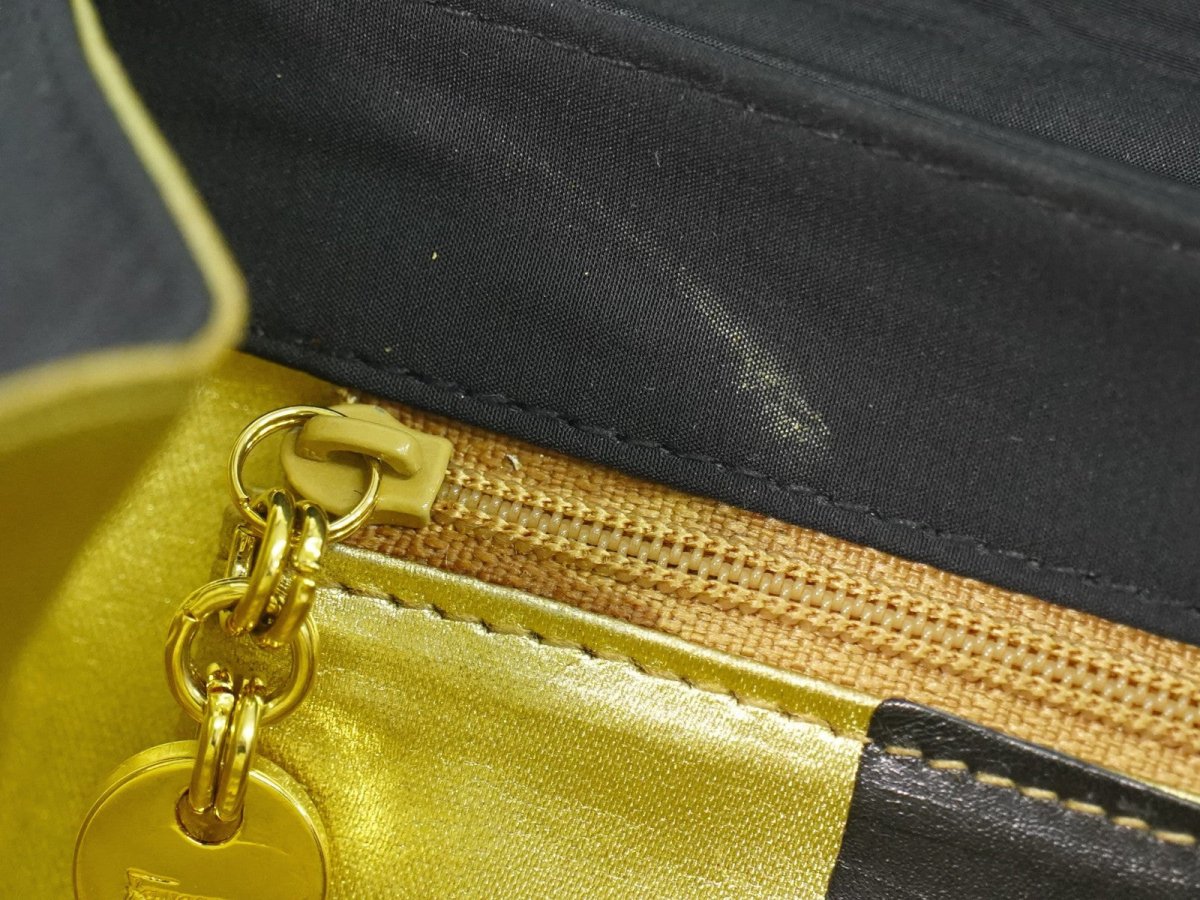 Salvatore Ferragamo Vintage Shoulder Bag - Brandsamsara