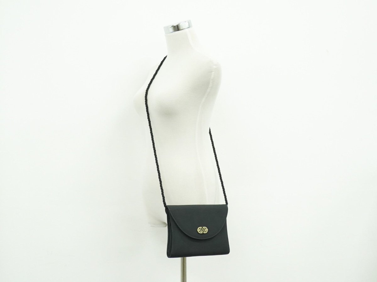 Salvatore Ferragamo Vintage Shoulder Bag - Brandsamsara