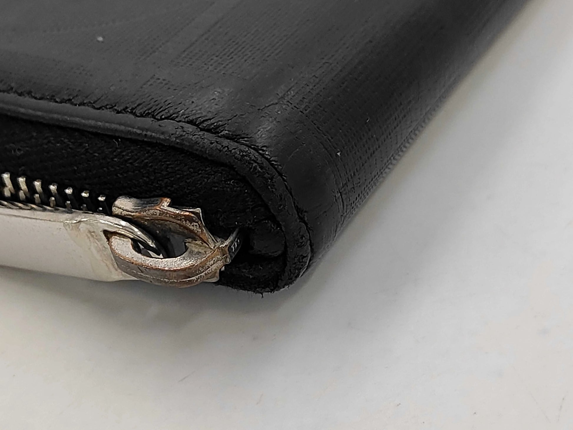 Chanel Logo CC Fermeture zippée ronde leather, Black, Leather, Wallet