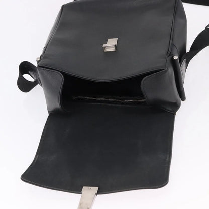 Louis Vuitton Yaranga Messenger Taiga Leather, Black, Leather, Shoulder Bag