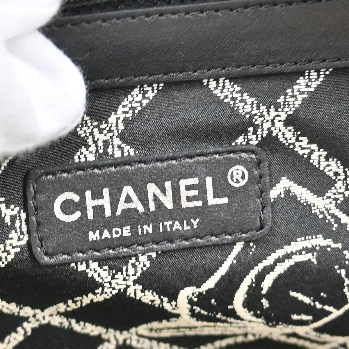 Chanel Essential 31 Rue Cambon Shopping Tote Leather, Black, Leather, Shoulder Bag